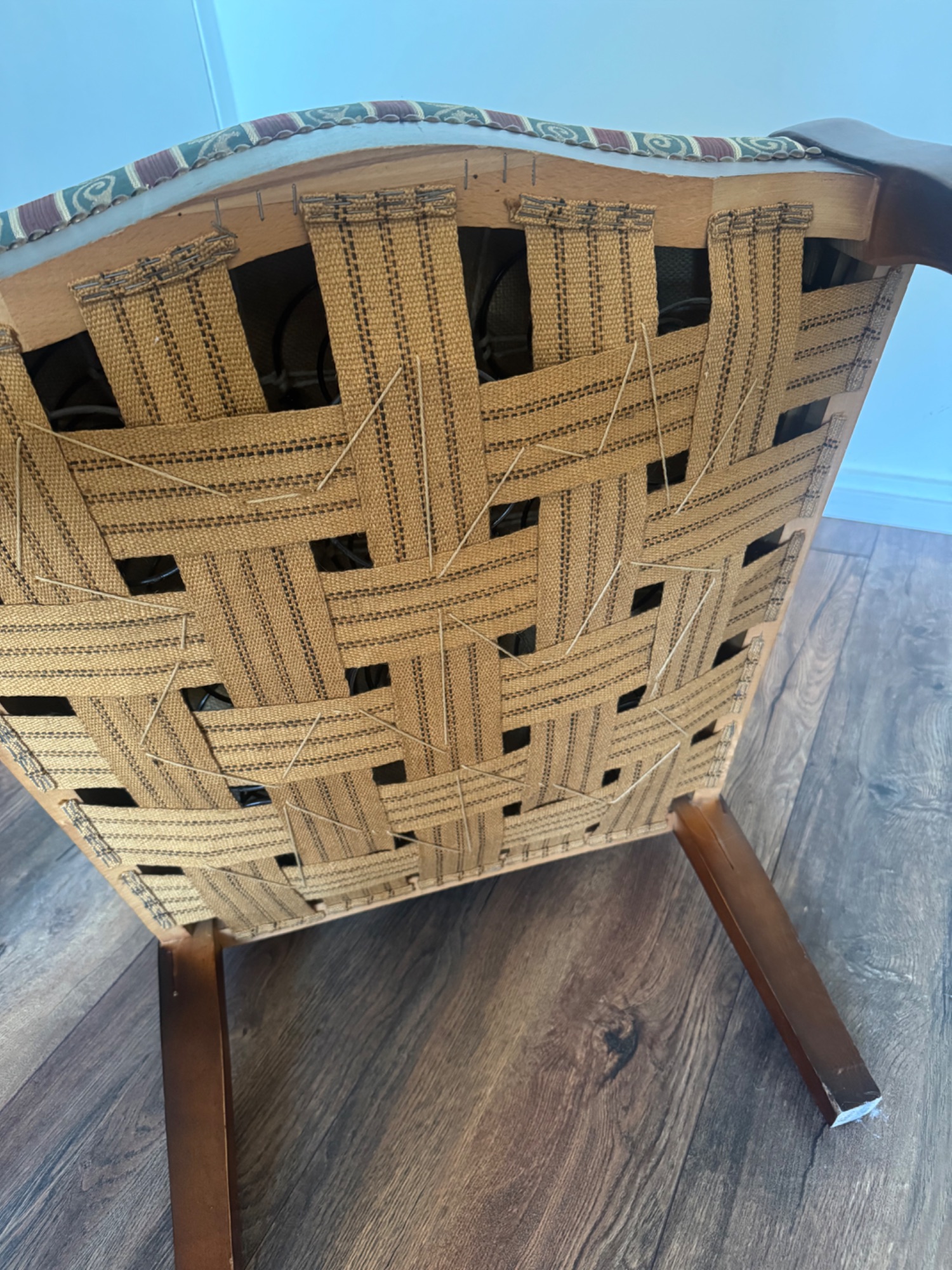 Antieke Houten Fauteuil Met Gestreept Patroon. image 7