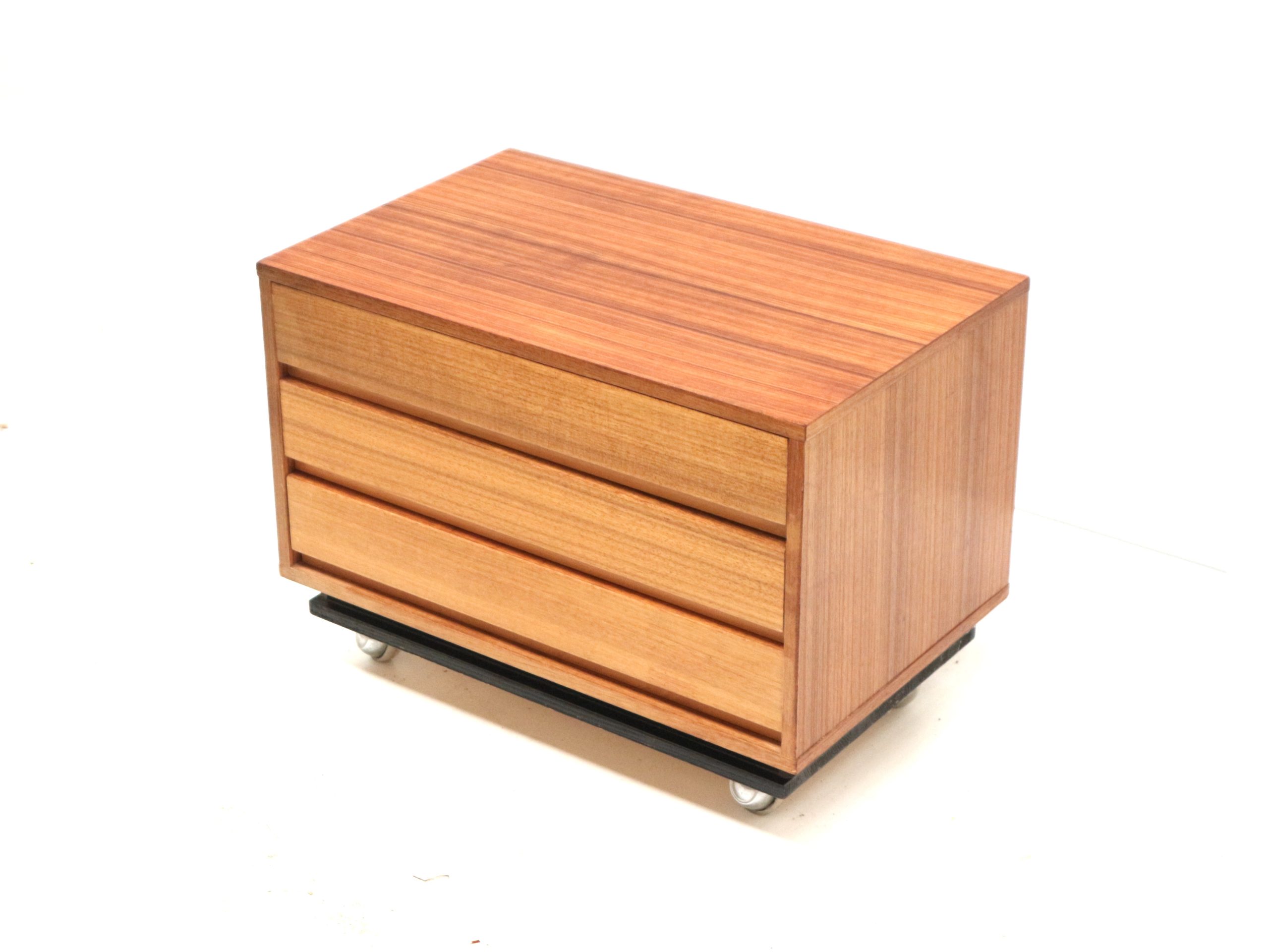 Vintage Ladekastje Op Wieltjes Gemaakt In De Jaren ’60 image 6