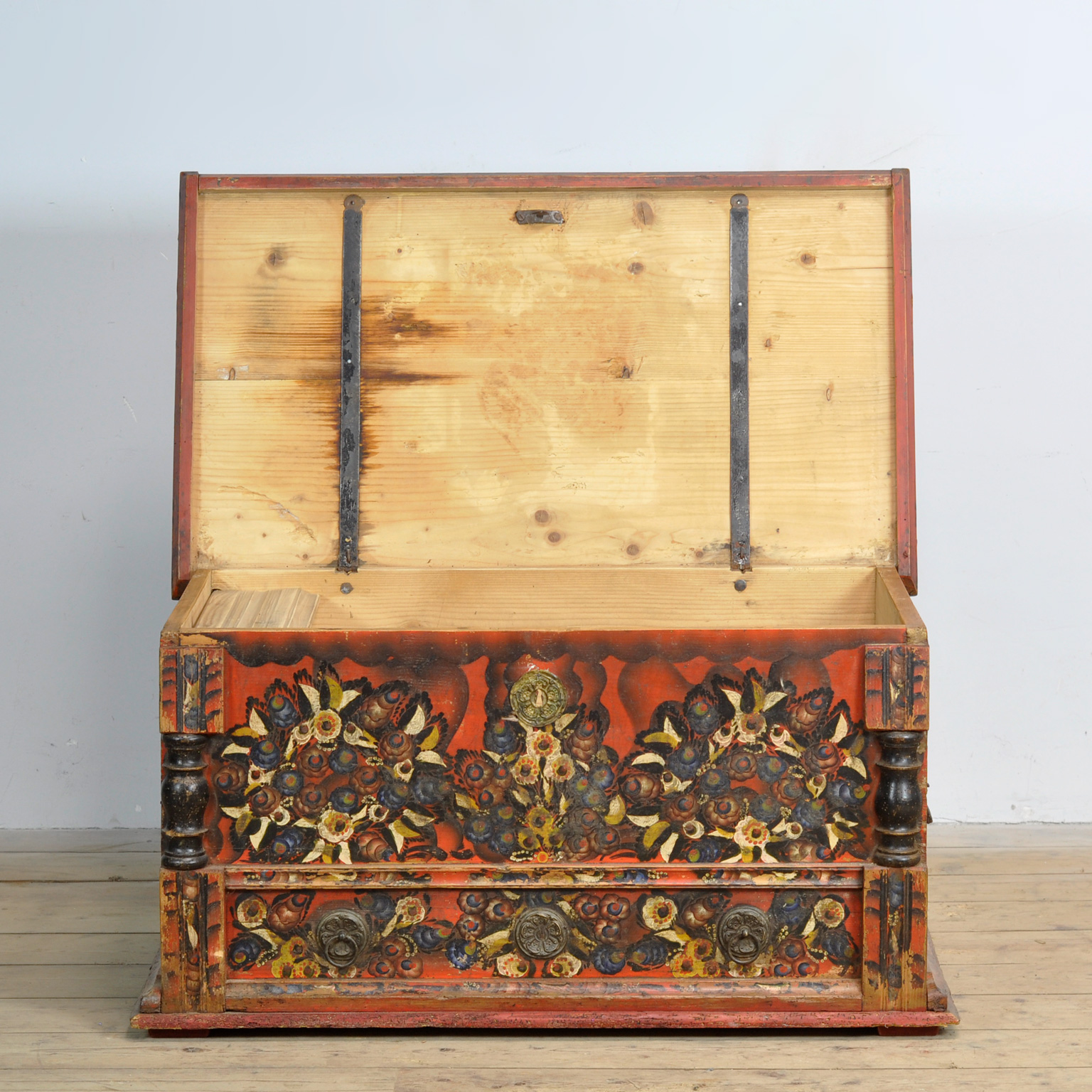 Folk Art Bruidskist, Circa 1850 image 5