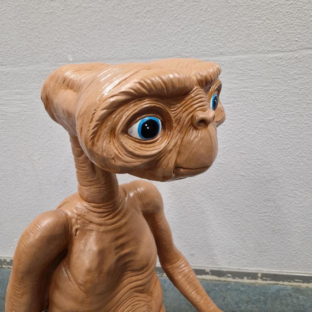 Groot E.t. Beeld Van Glasvezel Of Kunststof image 11