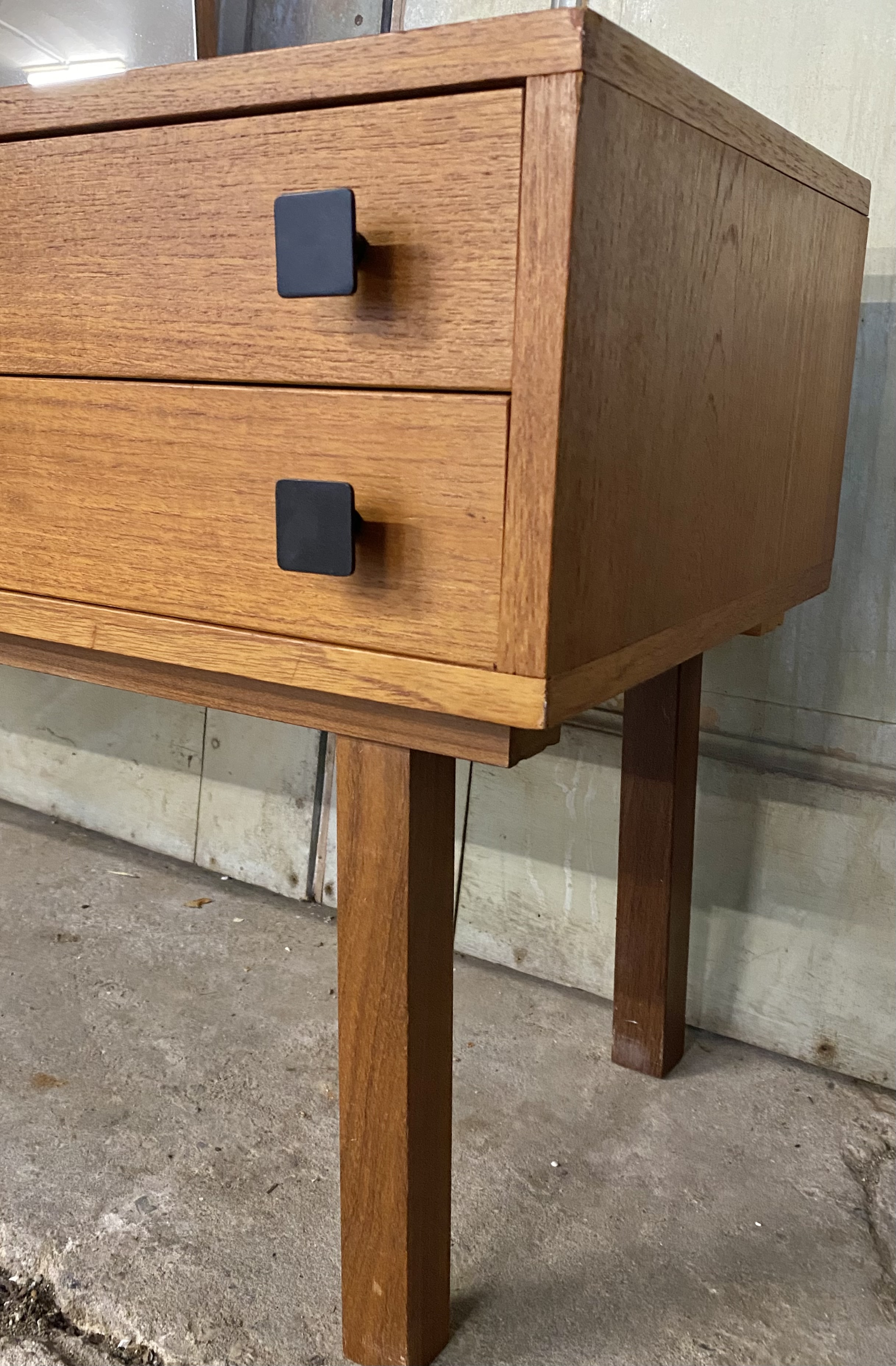 Vintage Kaptafel Met Spiegel. Sixties. Design. Retro. image 4