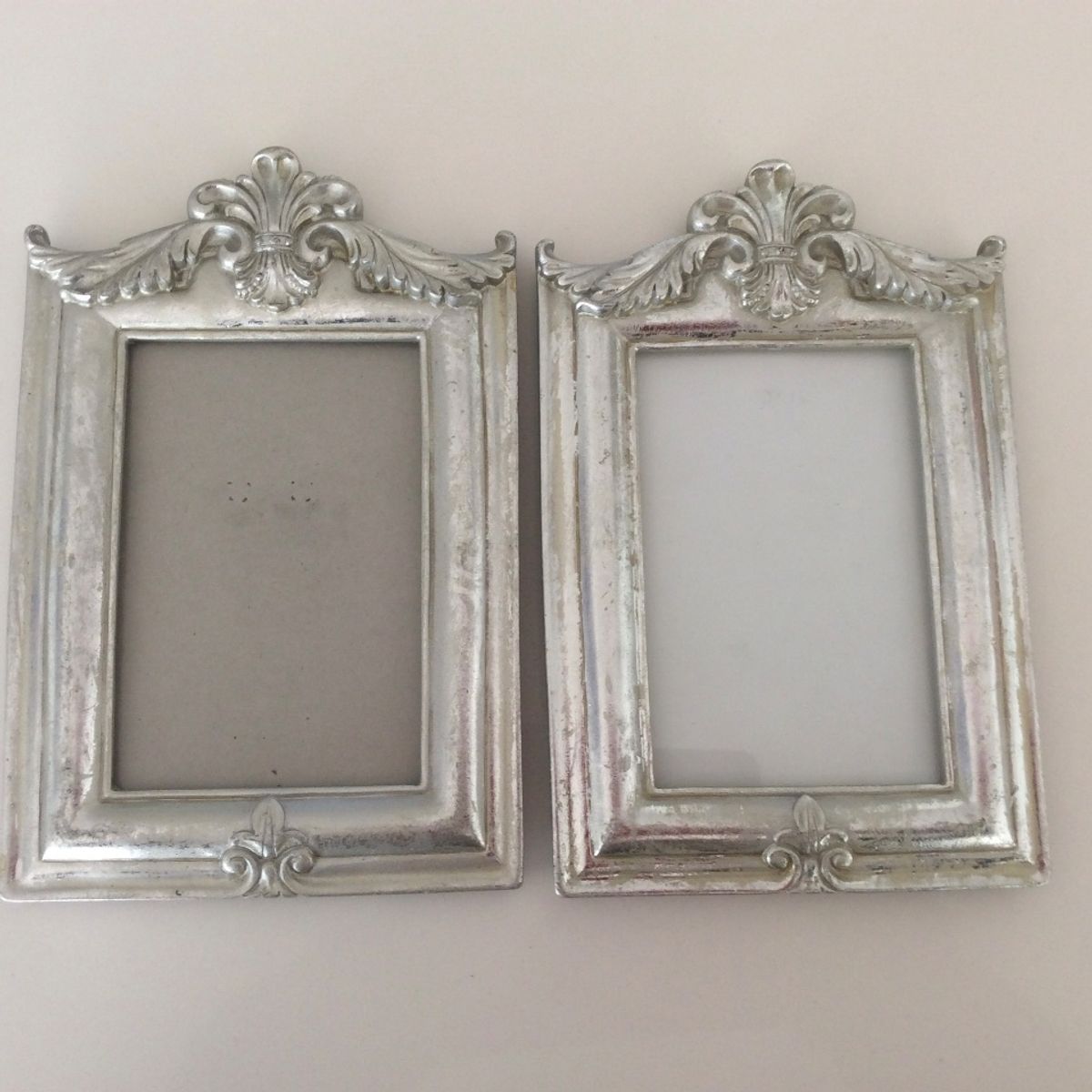 2x Mooie Zilverkleurige Brocante , Barokstijl Houten Lijsten Met Glas image 2