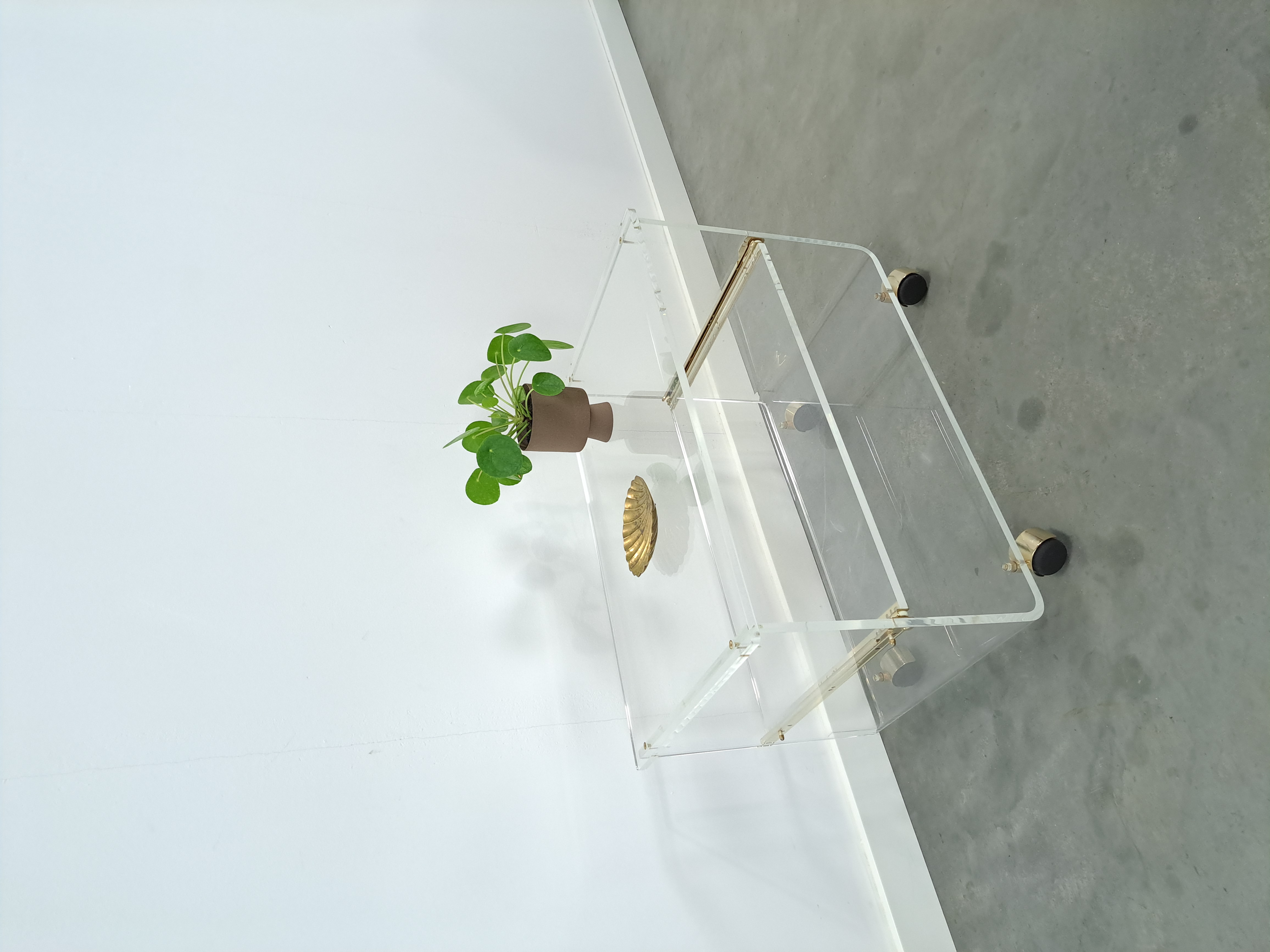 Space Age Plexiglas Trolley Met Messing, Tv Meubel image 4