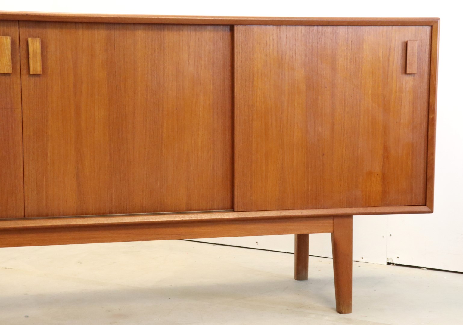 Vintage Deens Design Dressoir Sideboard Kast 'oksendrup' Midcentury image 5