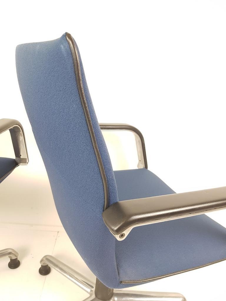 2 Artifort Bureaustoelen Blauw | Blauwe Bureaustoel Setprijs image 13