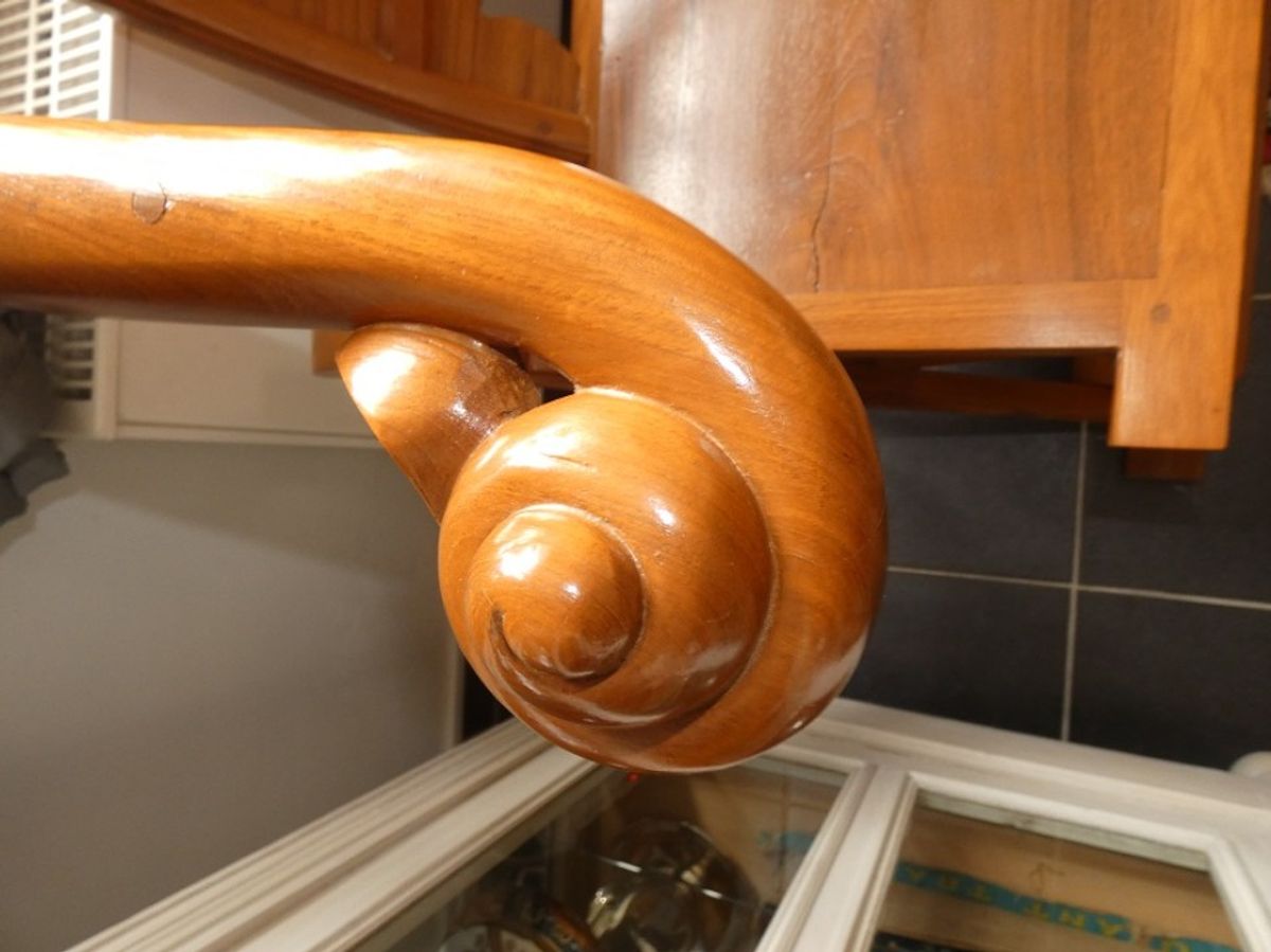 2 Oosterse Boeddisten Armstoelen In Tropisch Hout. image 3