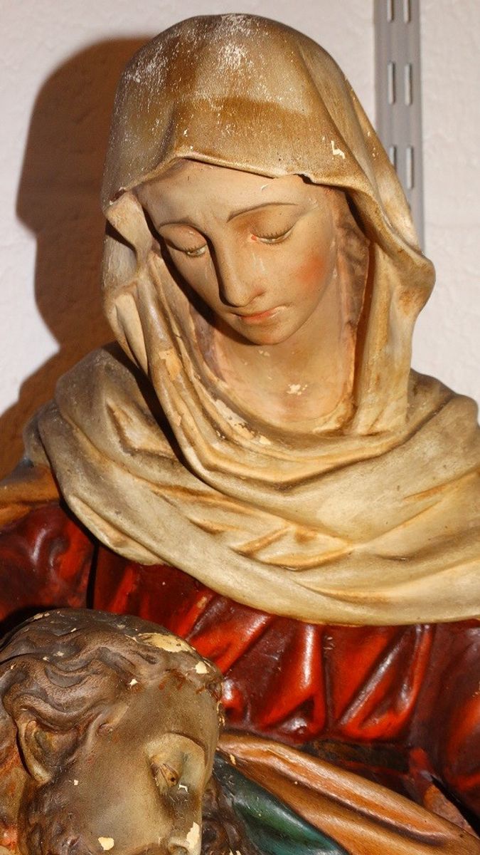 Groot Pieta Beeld Van Ch. Proost Sartini Antwerpen. image 2