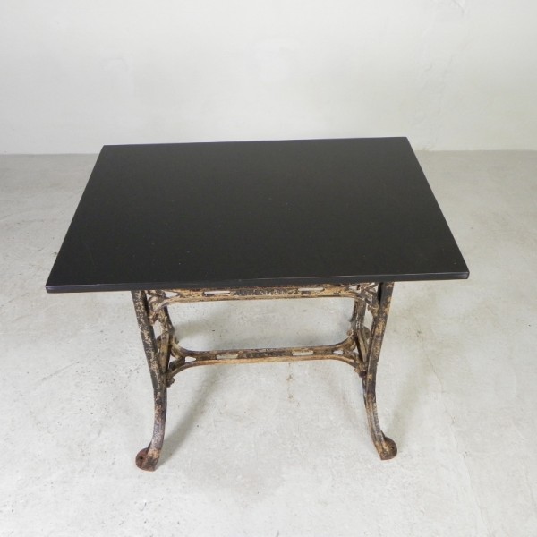 Industriele Tafel, Tuintafel Met Hardsteen Plaat Op Gietijzeren Frame, Jaren 30 image 7