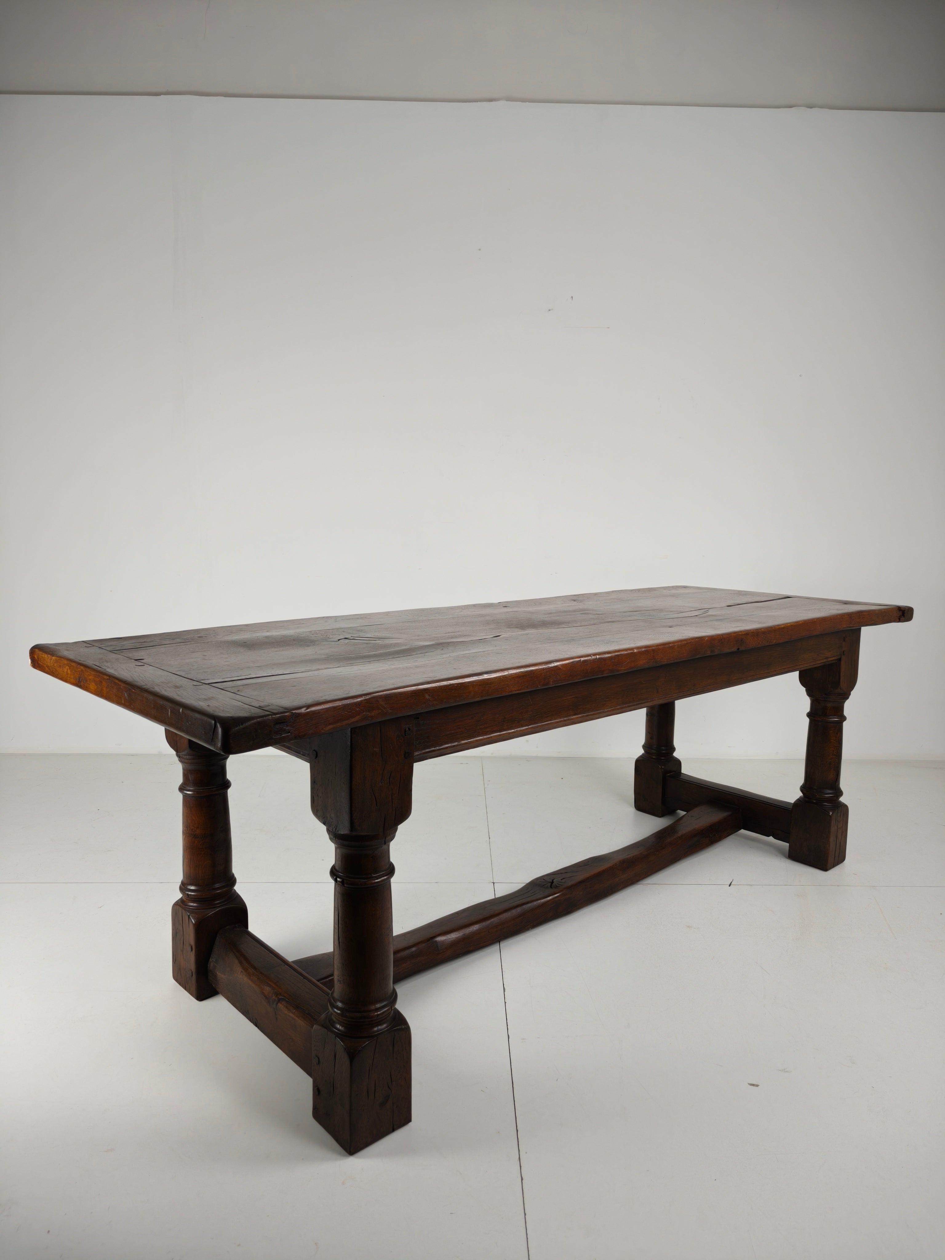 Massief Engelse Eikenhouten Eettafel – 20e Eeuw Met Prachtige Nerf En Patina image 9