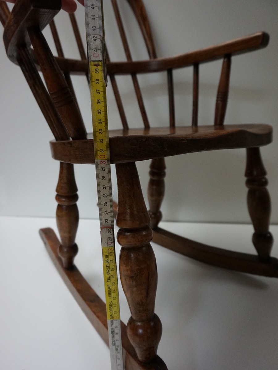 Antieke Engelse Windsor Kinder Schommelstoel image 4