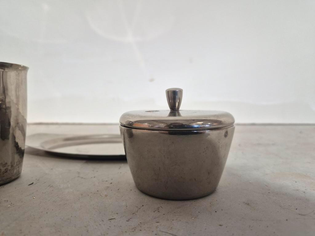 Gehamerd Melk En Suiker Setje Op Dienblad image 5