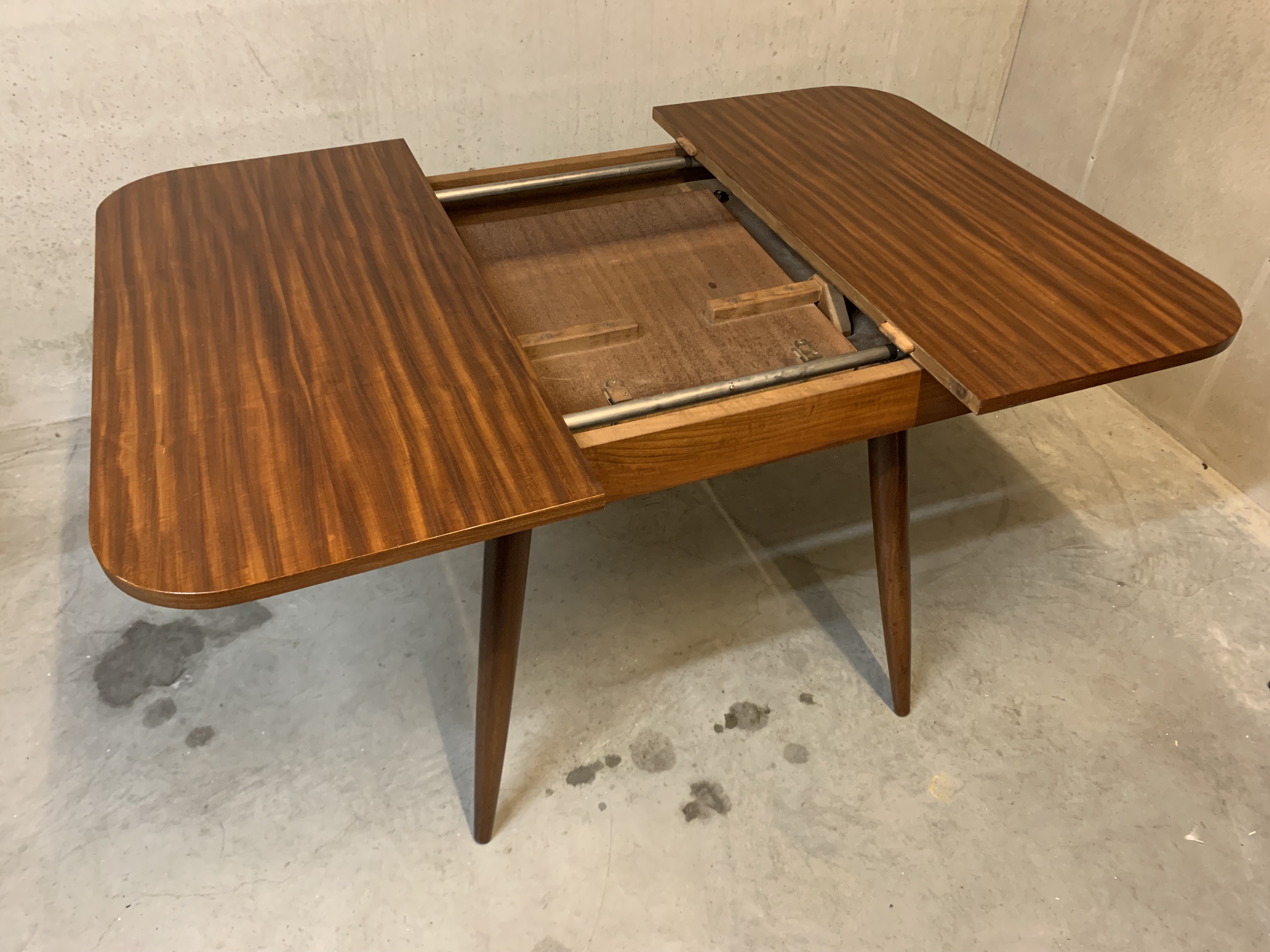 Louis Van Teeffelen Uittrekbare Eettafel Voor Webe image 16