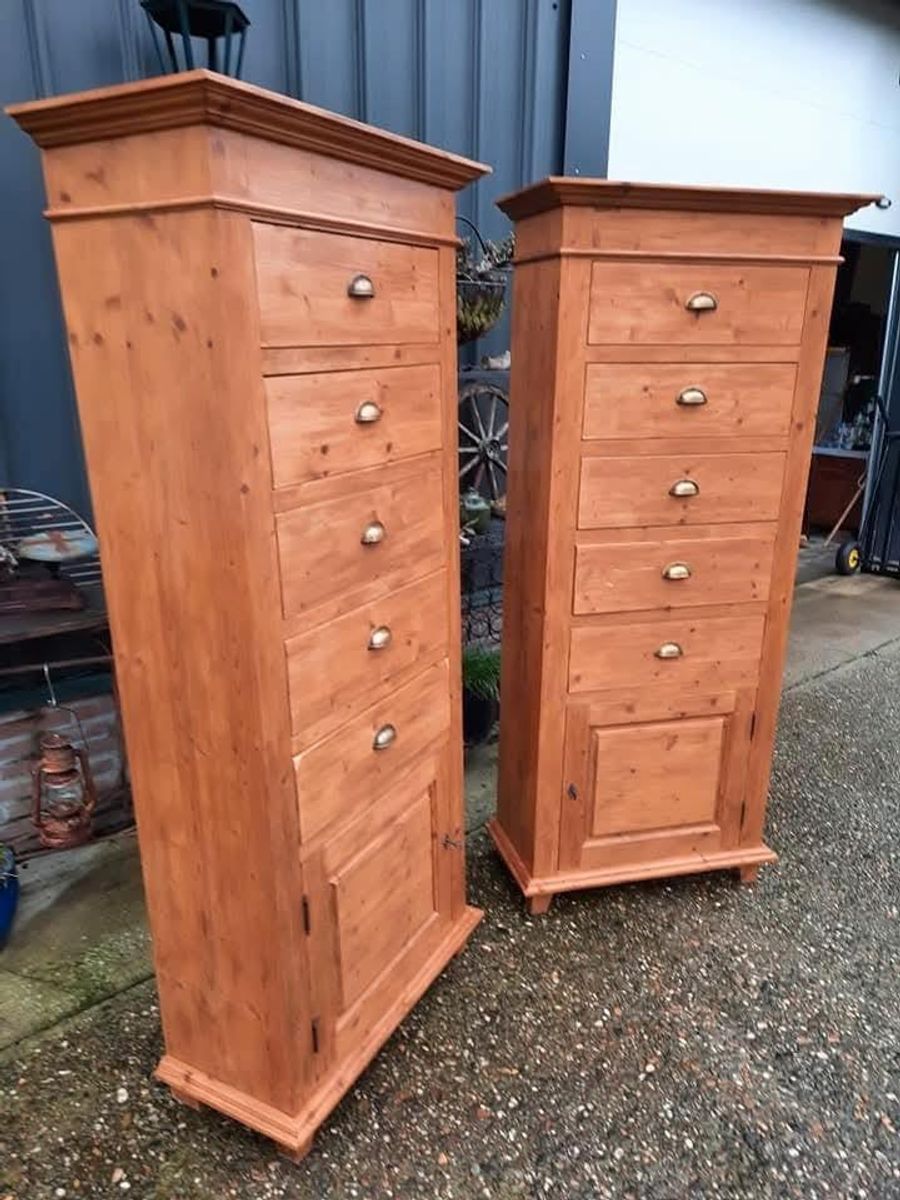 Unieke Hoge Ladekasten Afm. 84x40cm En 191cm Hoog. image 2