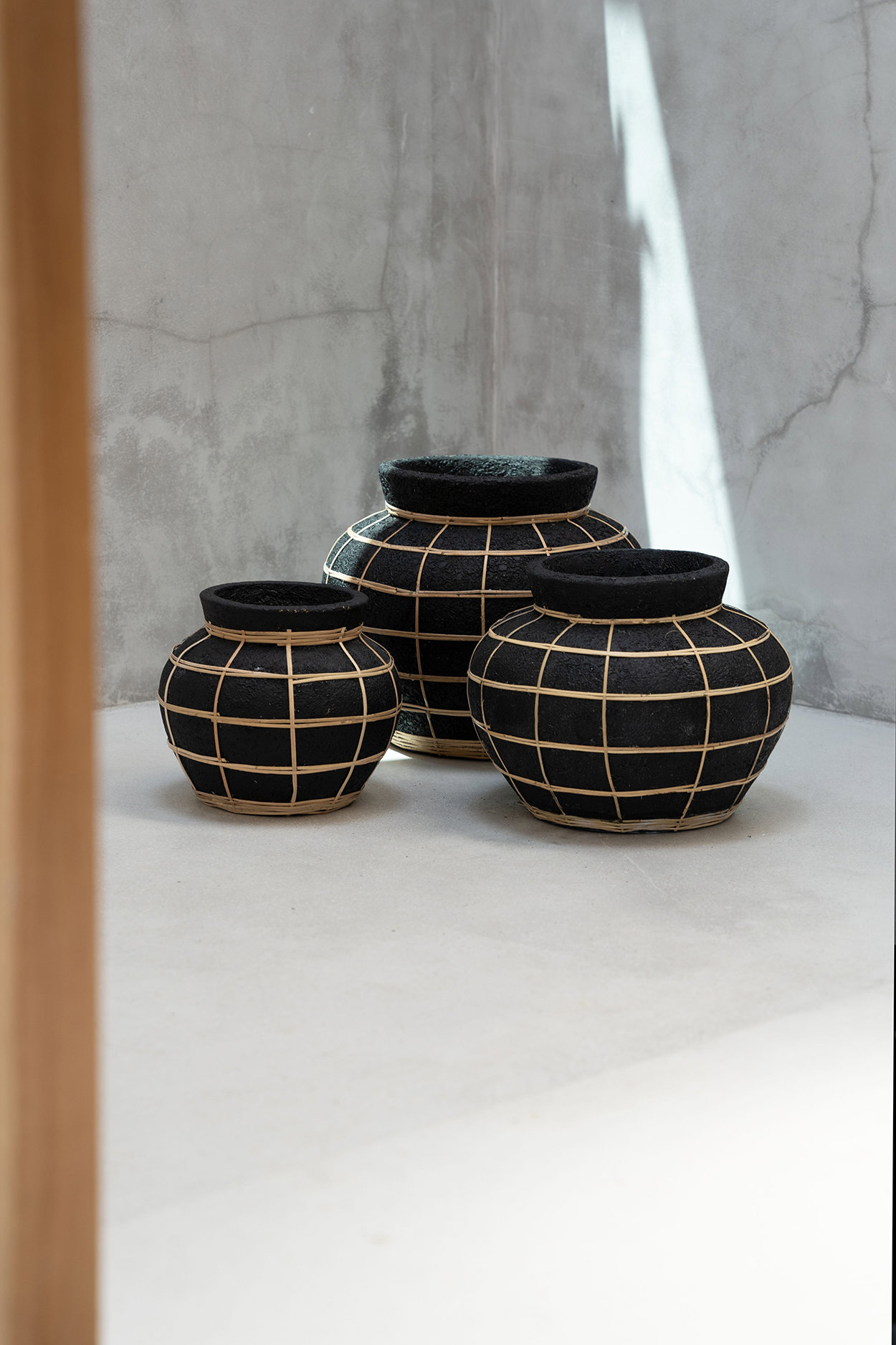 Bazar Bizar | De Belly Vaas - Zwart Naturel - S image 4
