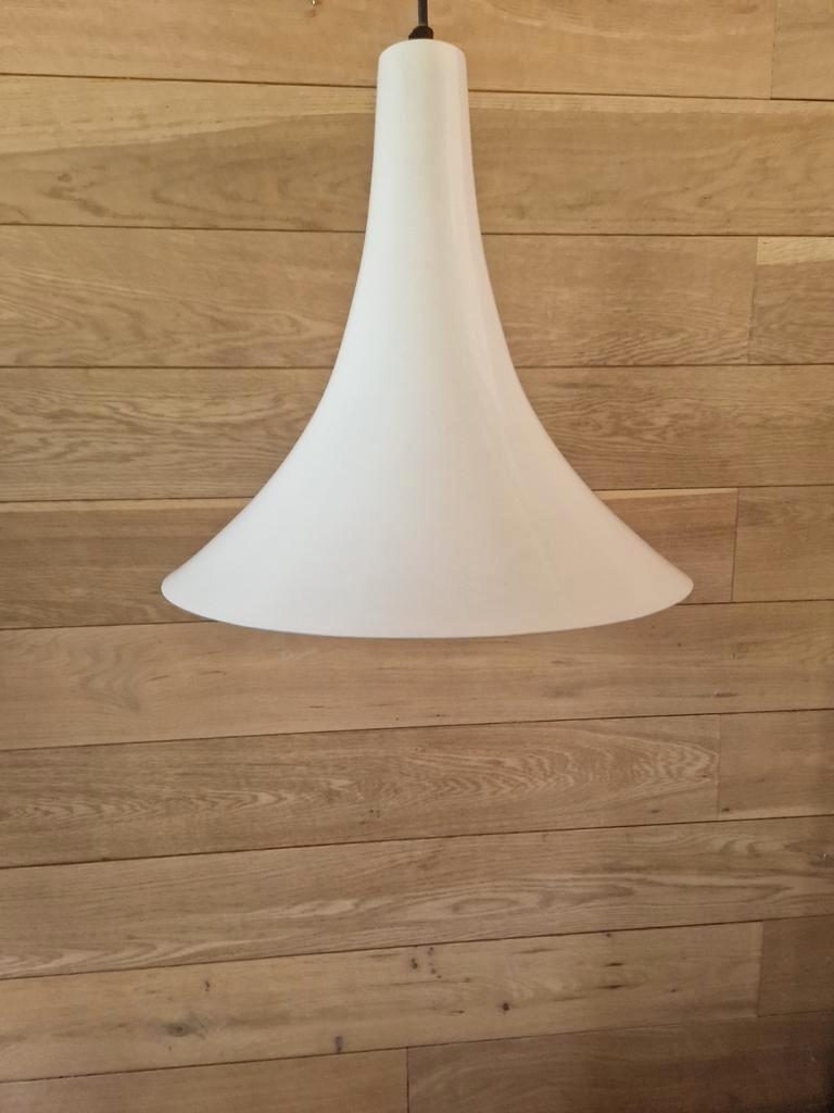 Vintage Trompet Lamp Heksenhoed Metaal Design. image 4