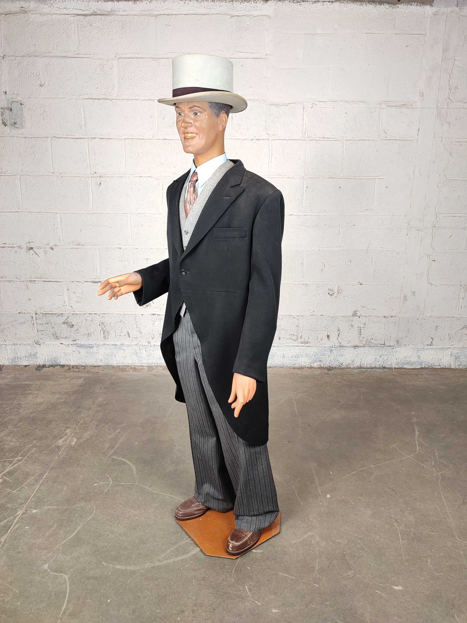 Levensechte Oude Mannequin Frans Reper image 6