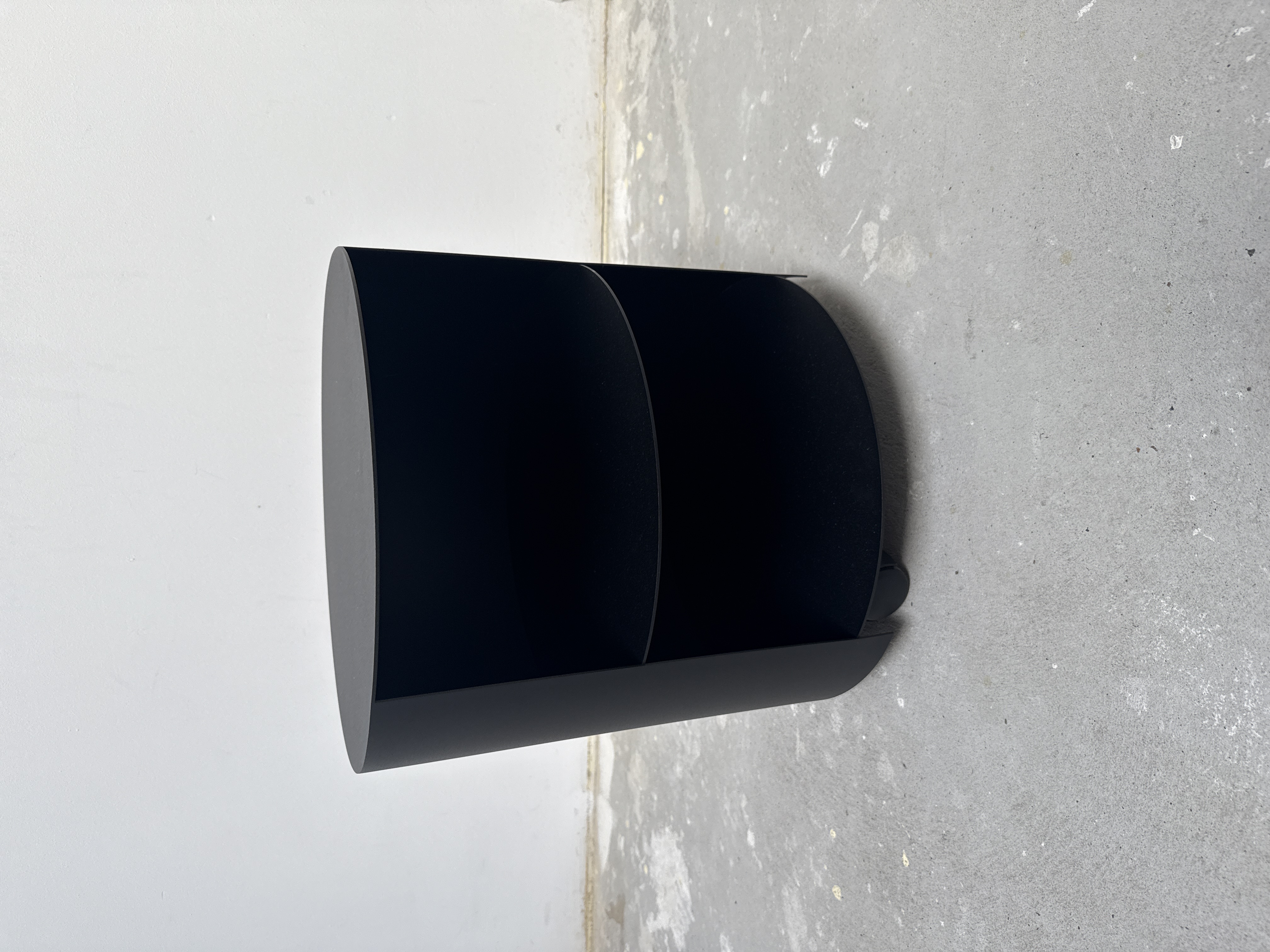 HEM | Hide Side Table Signal Black Structuur Poedercoating image 7