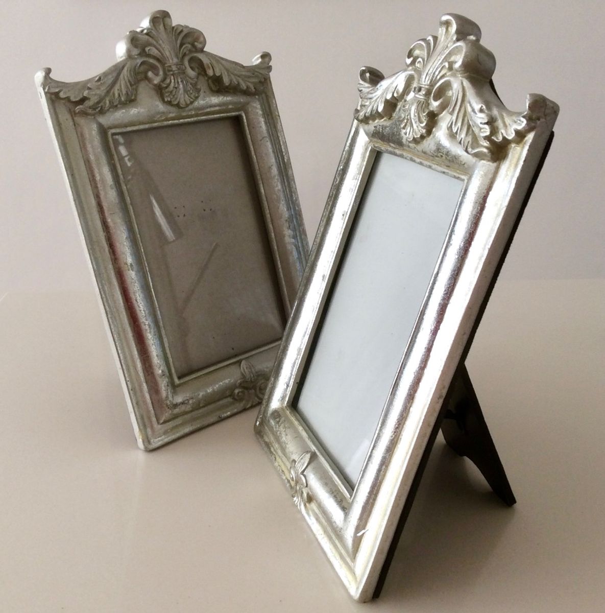 2x Mooie Zilverkleurige Brocante , Barokstijl Houten Lijsten Met Glas image 3