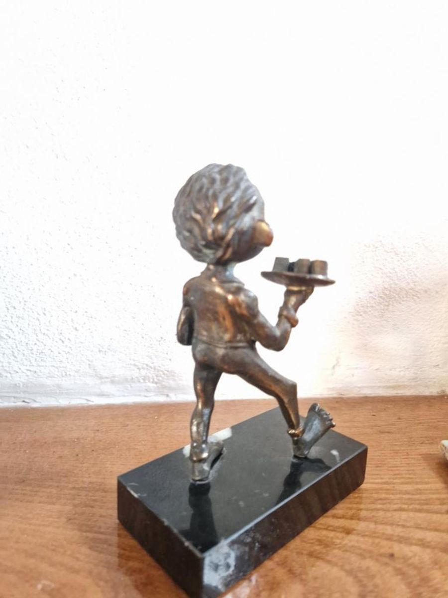 Bronzen Beeldje Gesigneerd Mr Politie Ober image 3