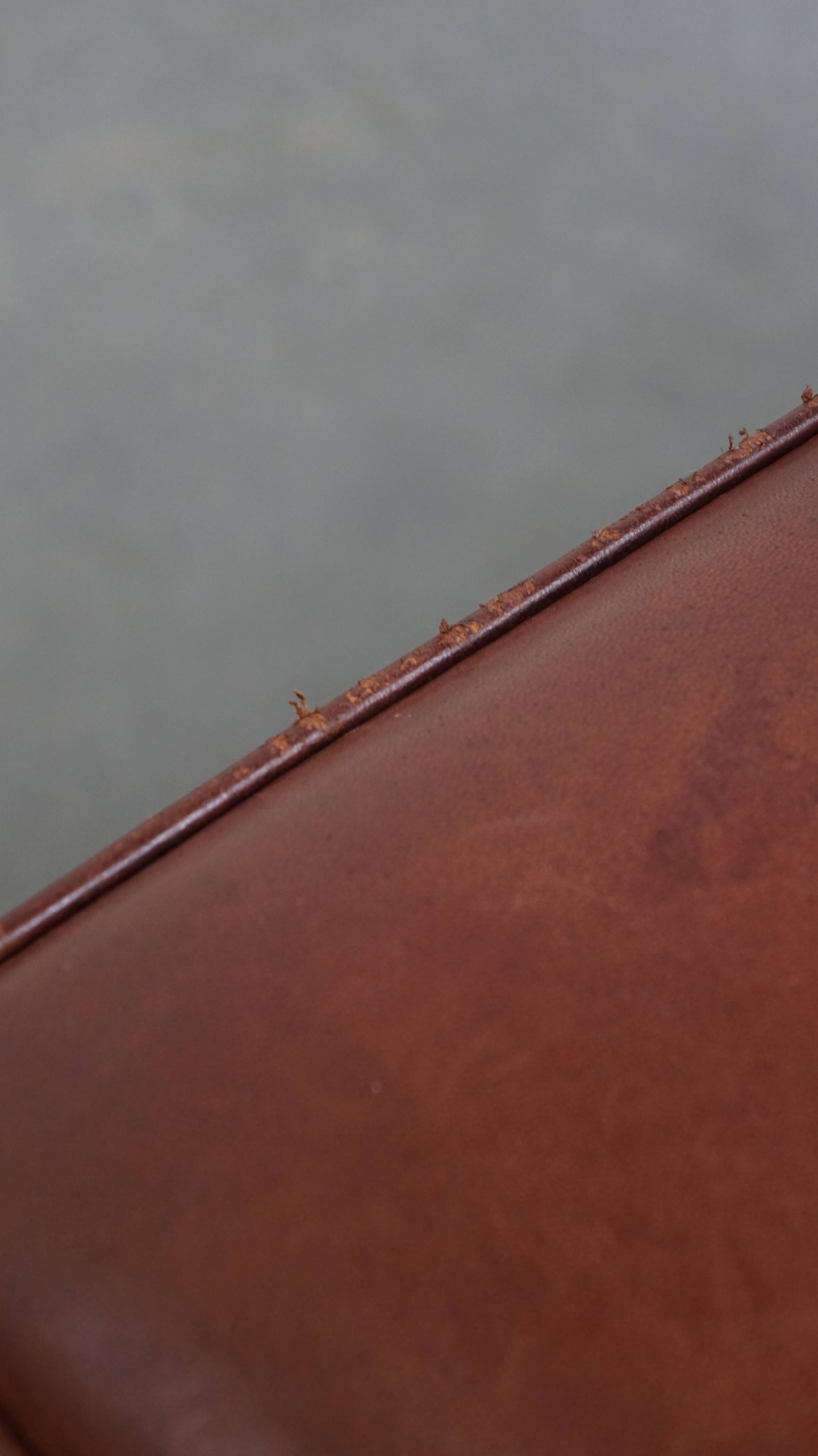 Schapenleren Hocker Met Mooi Patina In Een Warme Cognac Kleur 61x42cm image 9