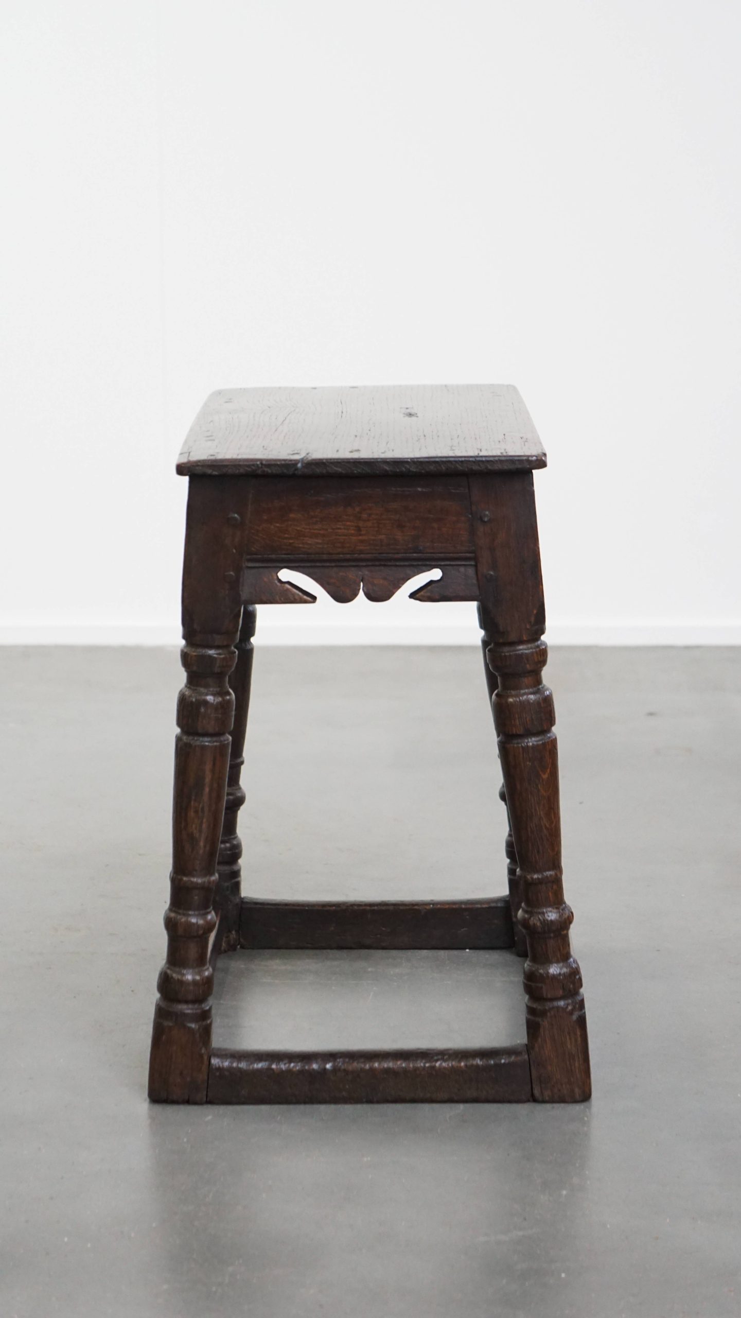 Charmante En Veelzijdige Gesigneerde Antieke Engelse Eikenhouten Joint Stool/ Kruk/ Bijzettafel image 6