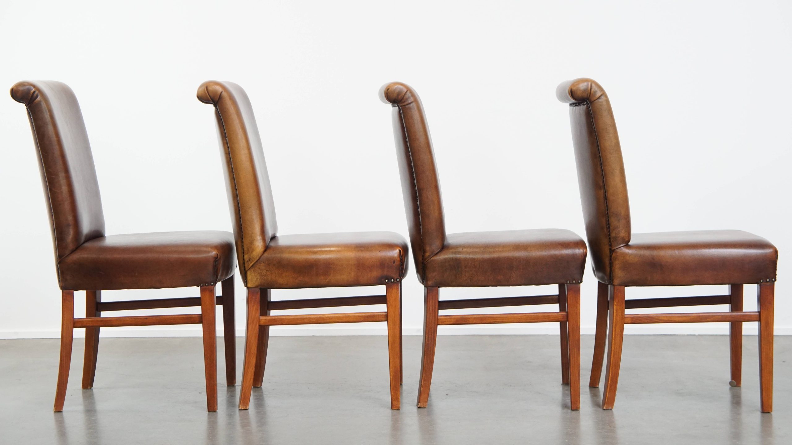 Tijdloze Set Van 4 Statige Comfortabele Eetkamerstoelen Van Schapenleer image 4