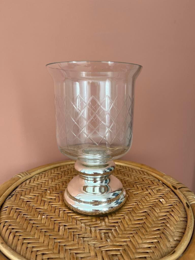 Windlicht / Kaarsenhouder Van Glas Op Zilverkleurige Voet image 4