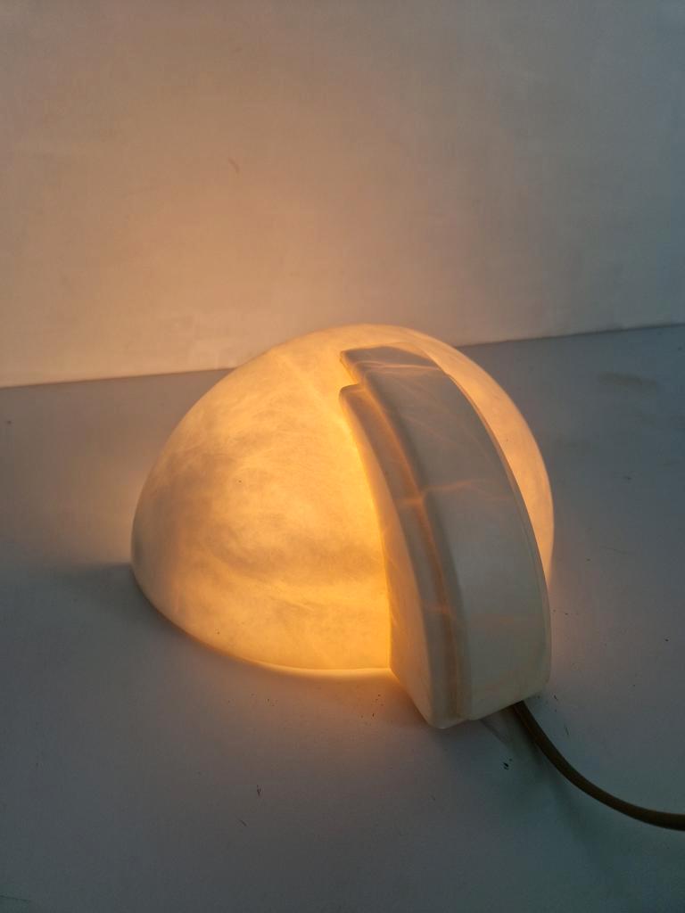 Art Deco Revival Albast Wandlamp. image 8