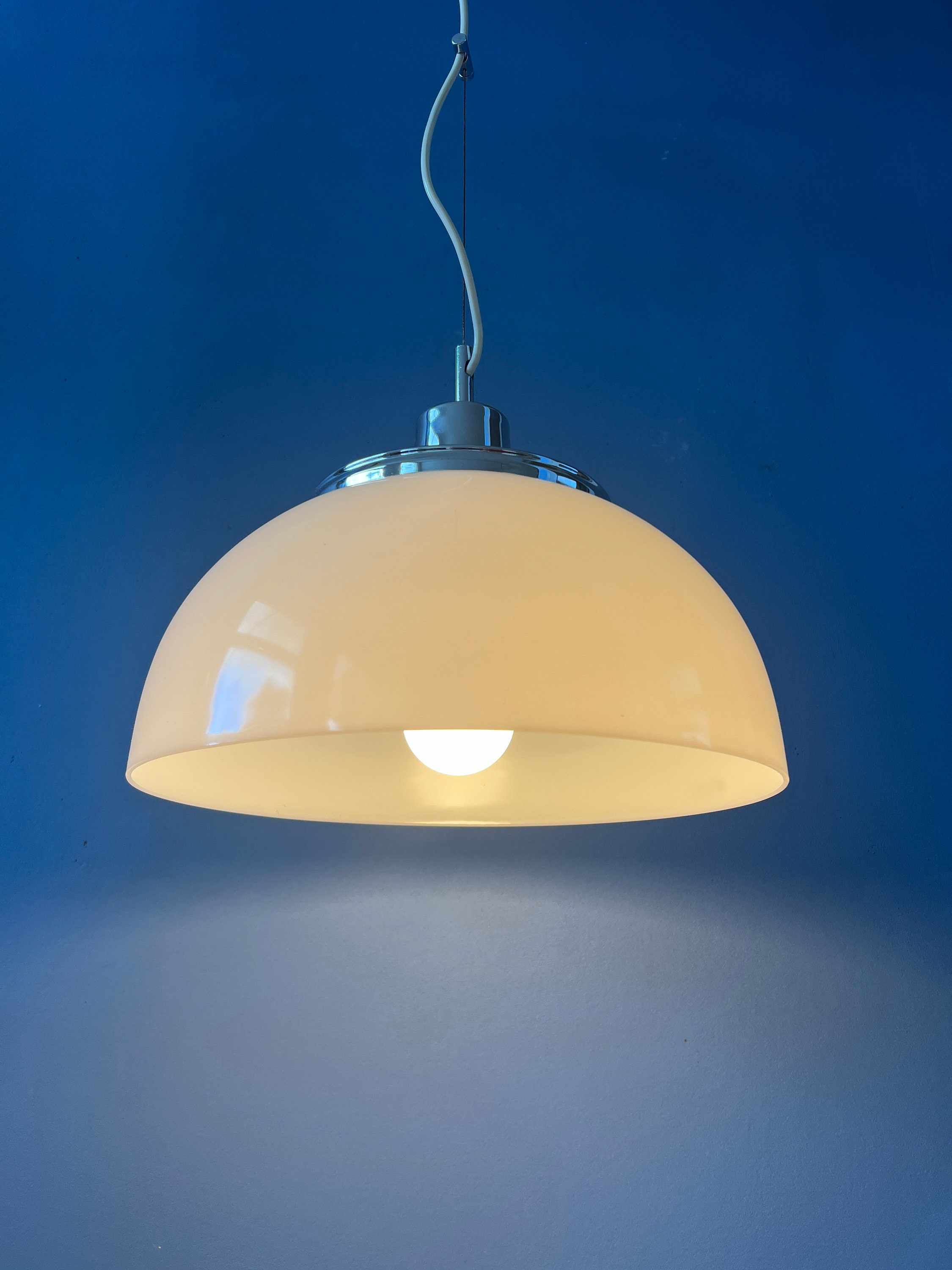 Mid Century Witte Guzzini Faro Plexiglas Hanglamp image 4
