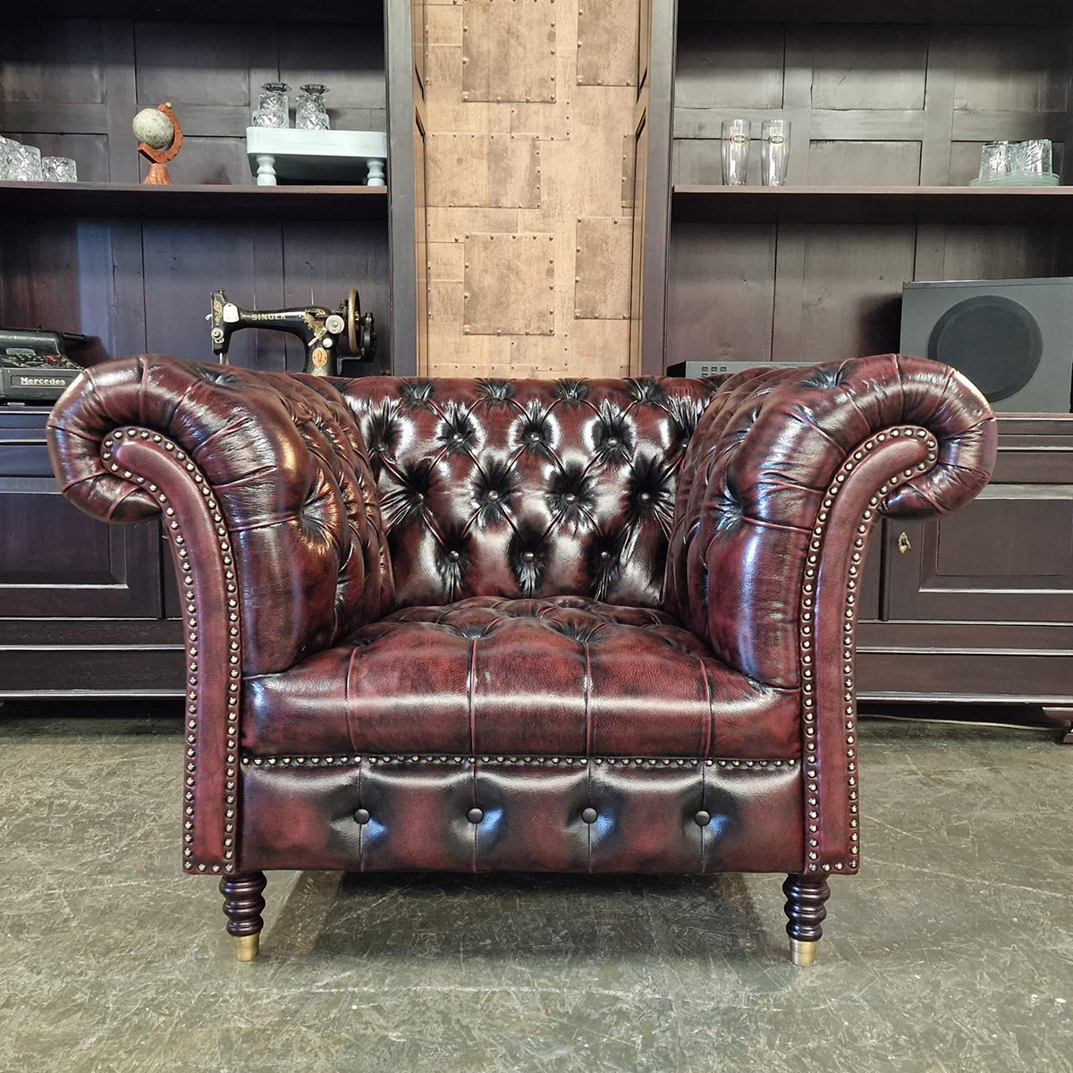 Chesterfield Medburn Fauteuil - Antiek Rood Met Knopenzit image 7