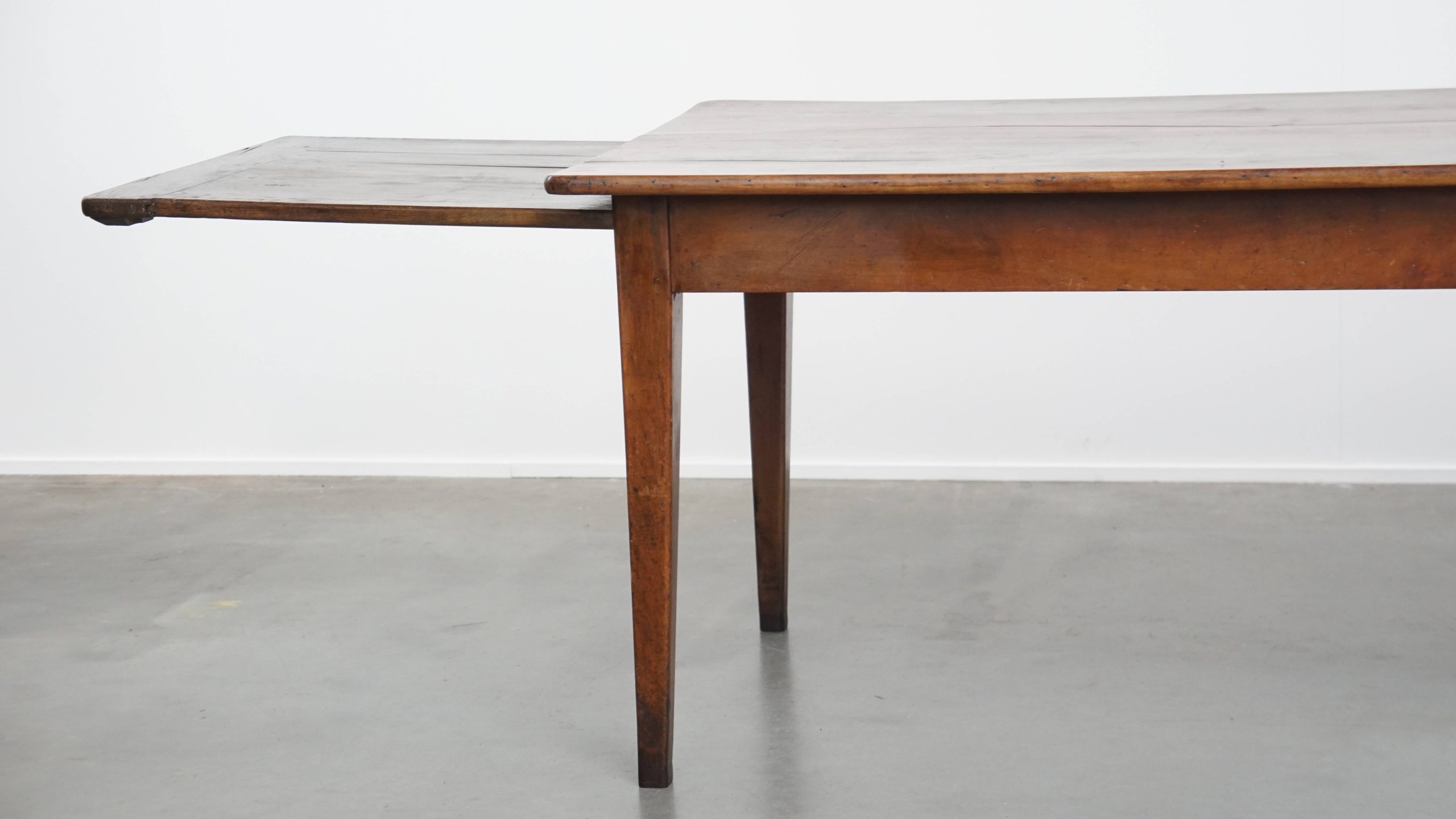 Antieke Franse Eettafel Gemaakt Van Kersenhout In Een Warme Kleur image 4