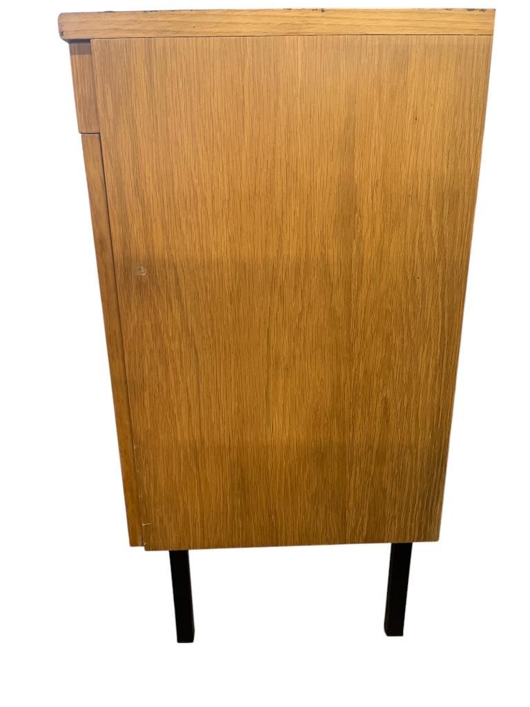 Vintage Kast / Commode Met Stalen Pootjes image 9