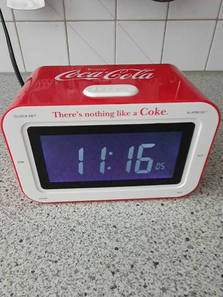 Bekijk Coca Cola Classic Wekkerradio. Vintage op Reliving 🤩