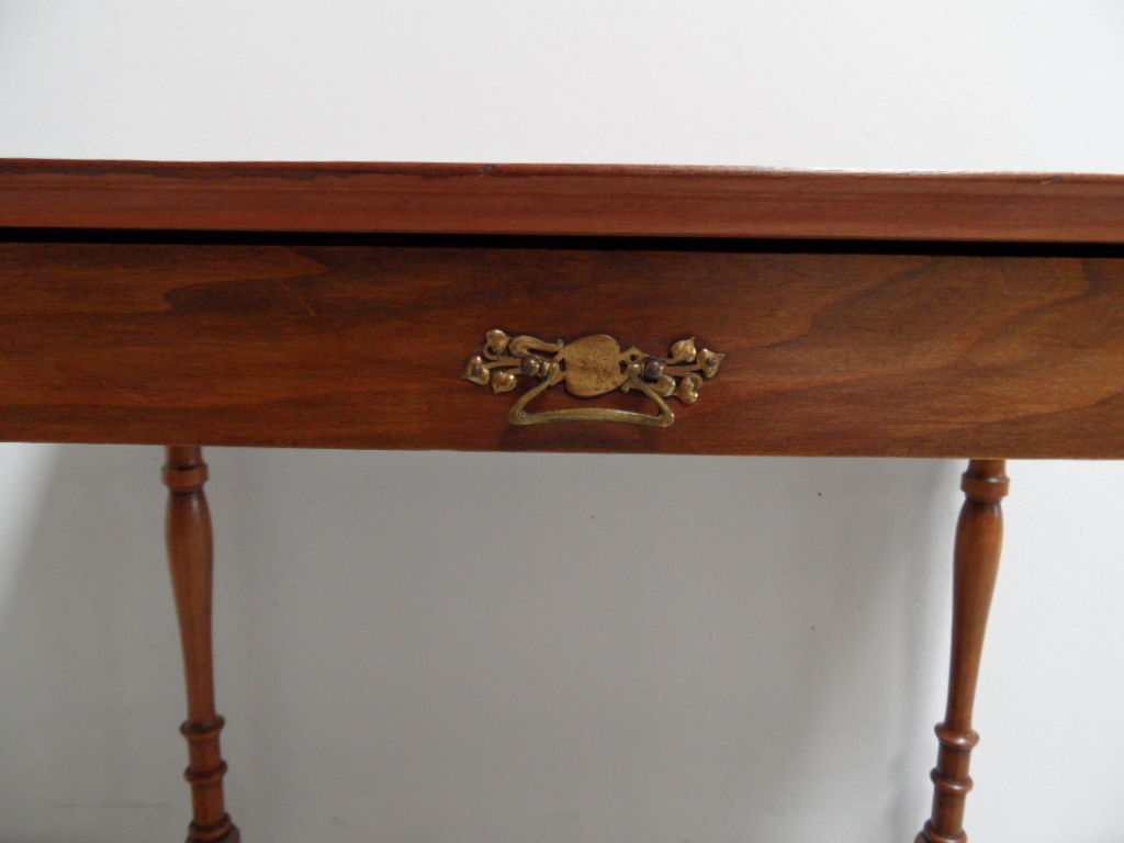 Mahonie Sidetable image 5