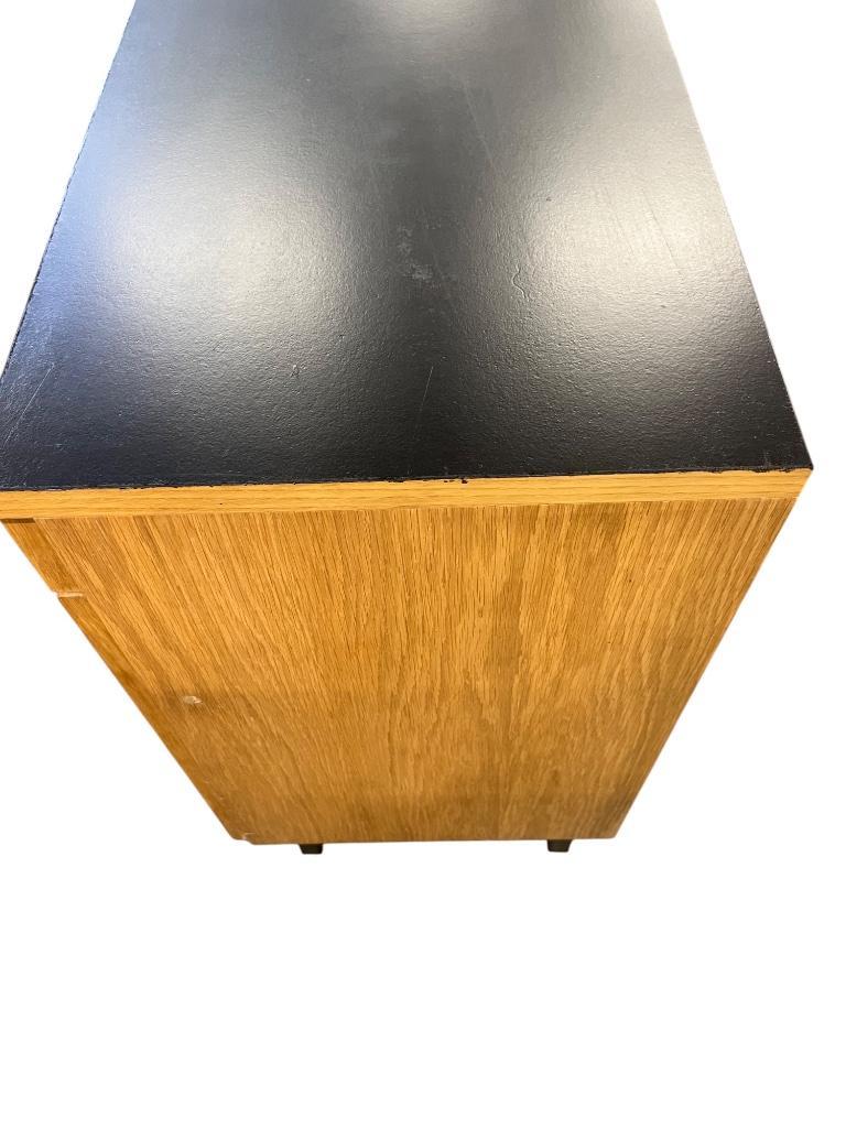 Vintage Kast / Commode Met Stalen Pootjes image 8