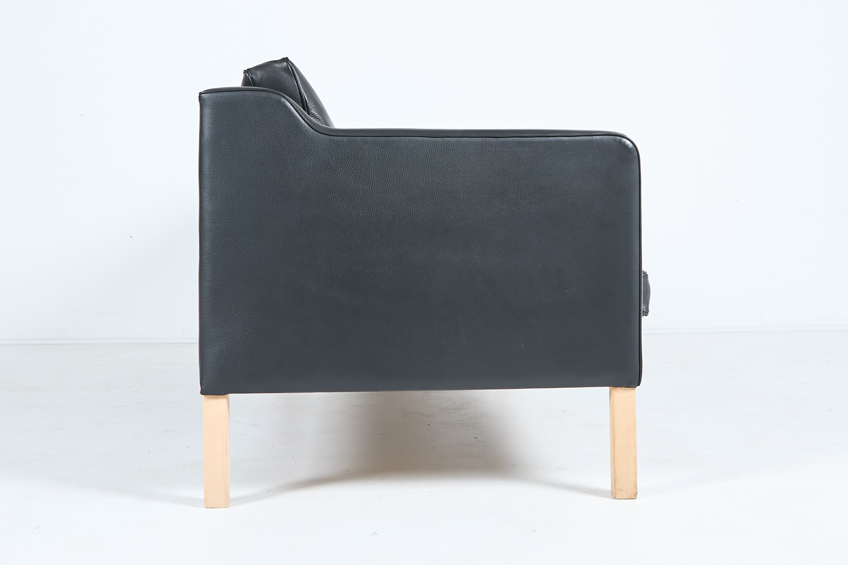 Danish Design Black Leather Sofa From Mogens Hansen image 5