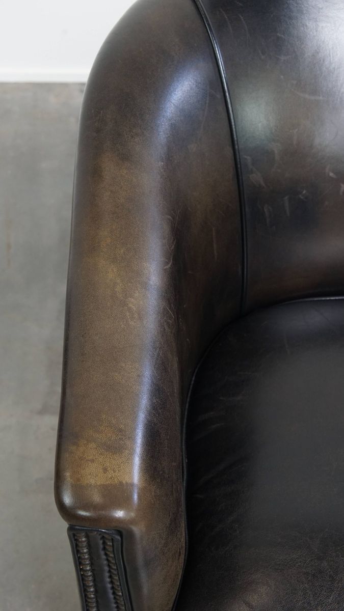 Unieke Set Van 2 Subtiele Zwart/ Grijze Schapenleren Clubfauteuils Met Een Mooi Patina image 7