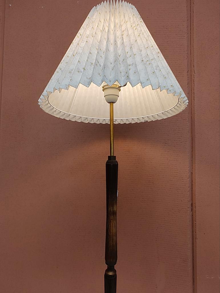 Elegante Staande Lamp Met Geplooide Kap image 8