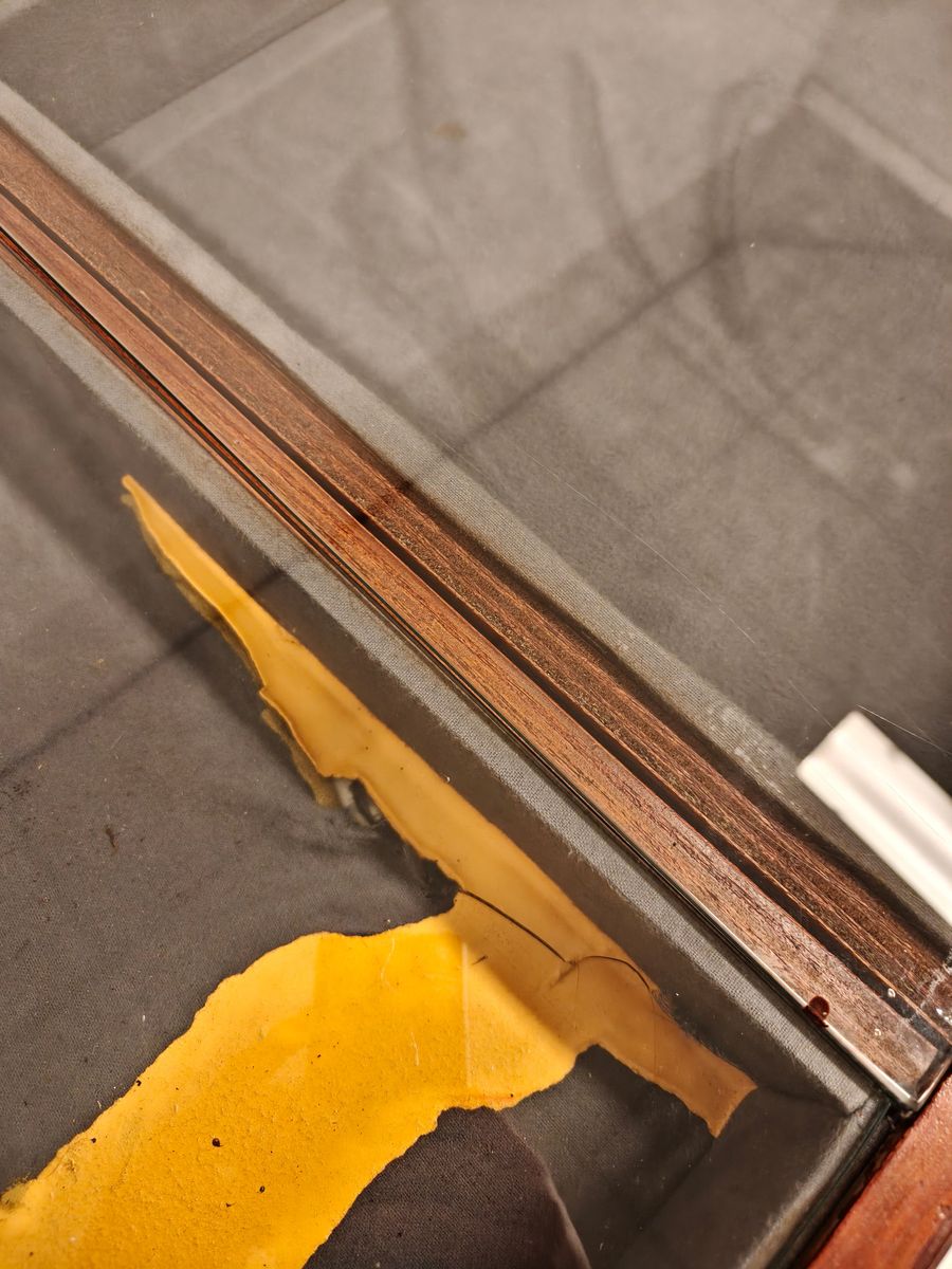 Eikenhouten Museumvitrinekast Uit De Jaren 40-50 – Horizontaal Gebogen Model image 15