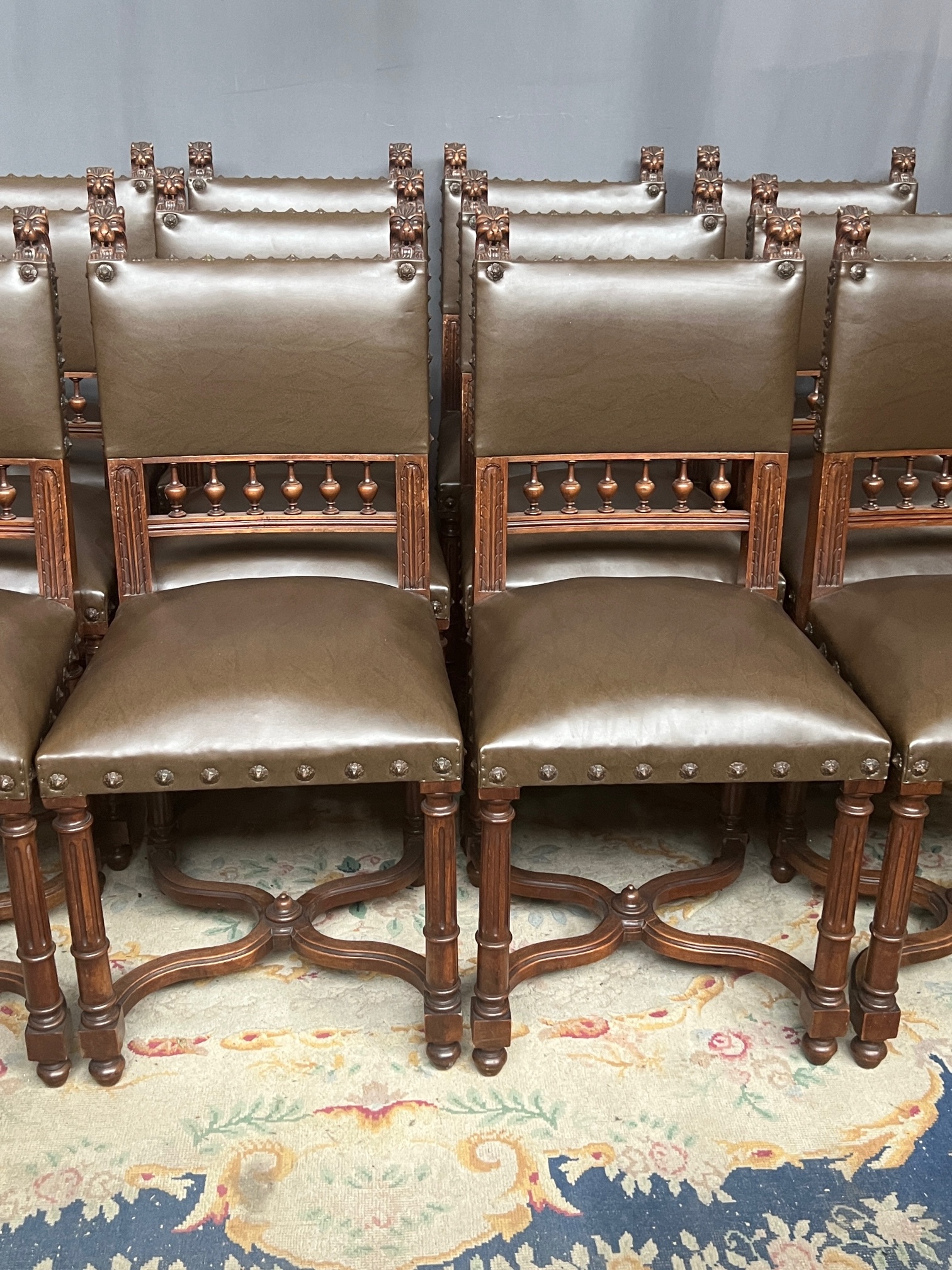 Set Van 12 Stoelen In Renaissancestijl. image 6