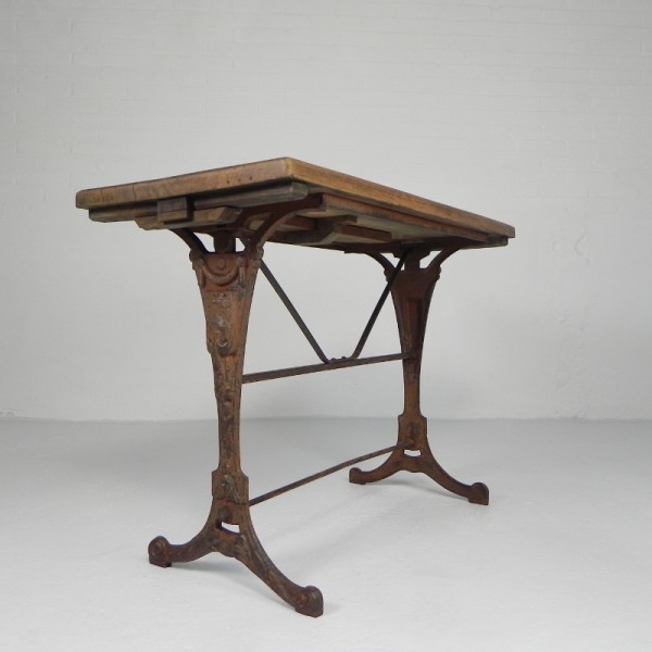 Art Deco Bistrotafel Met Eiken Blad Op Gietijzeren Frame image 4
