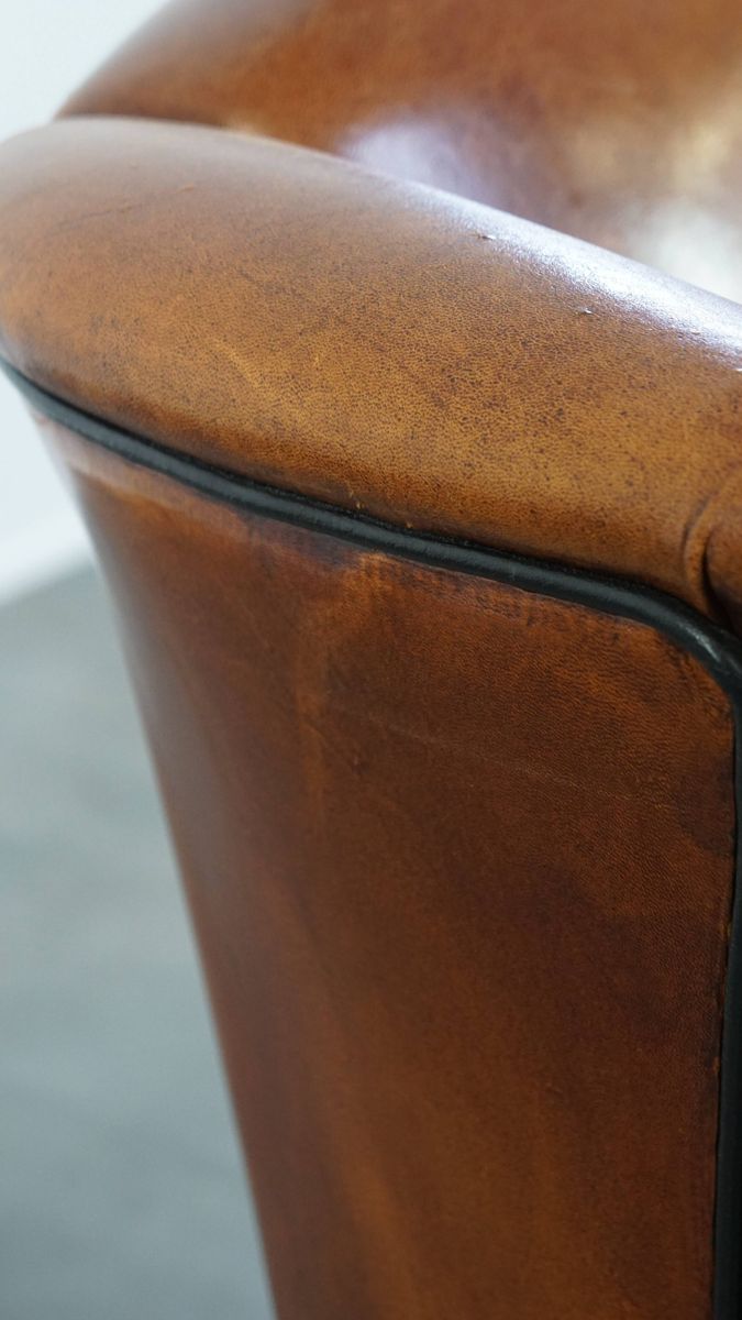 Sierlijke Schapenleren Oorfauteuil Met Zwarte Biezen En Klassieke Vormen image 14