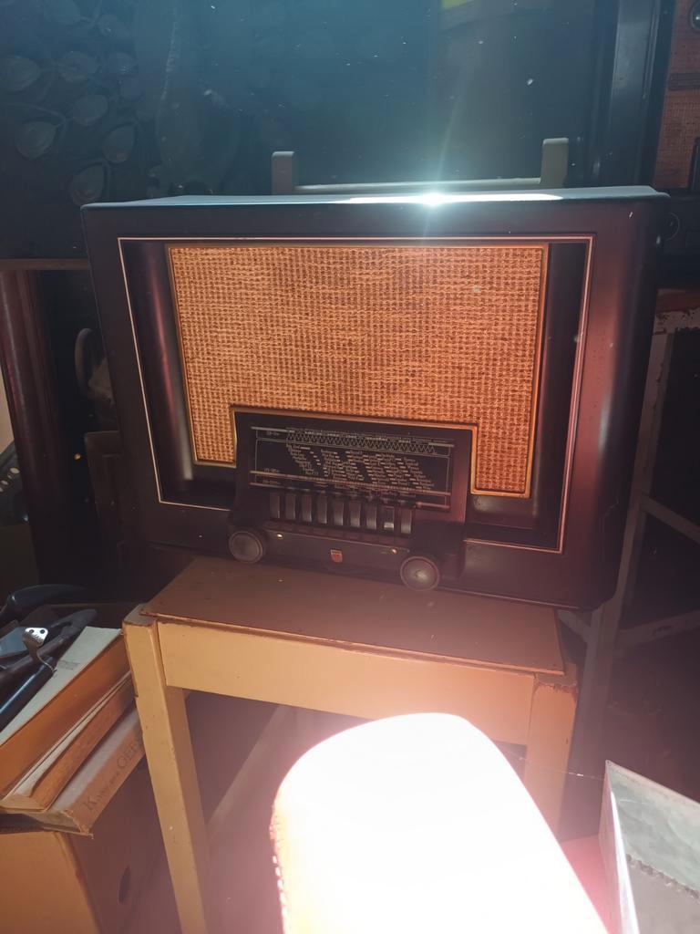 Philips 680A Buizenradio Uit 1939 image 9