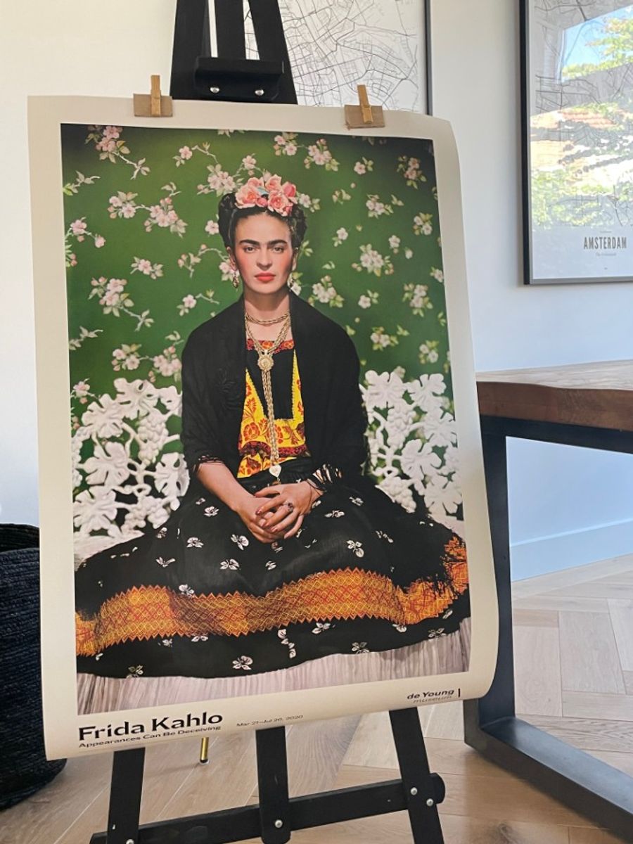 Nicolas Muray, Frida On Bench, New York City, image 3