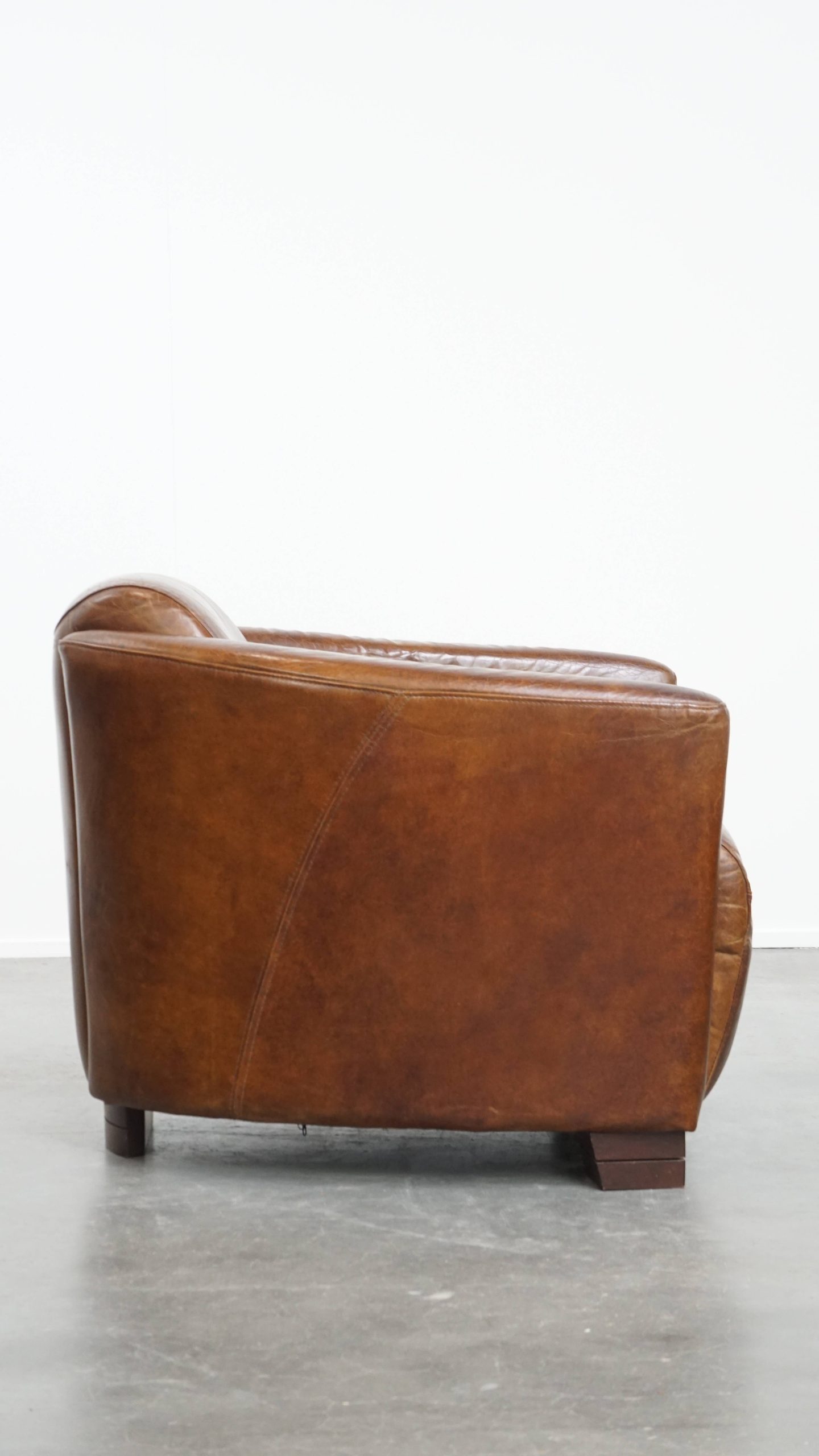 Karaktervolle En Unieke Bruine Aviator Design Fauteuil Gemaakt Van Rundleer image 4