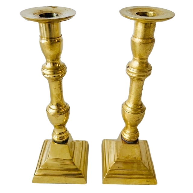 Set Zware Vlaamse Messing Gouden Kandelaars Vierkant 1900’s image 3