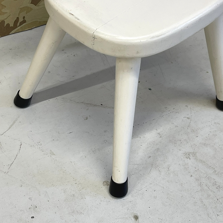 Wit Vintage Schoolstoeltje Retro Schuine Pootjes image 5