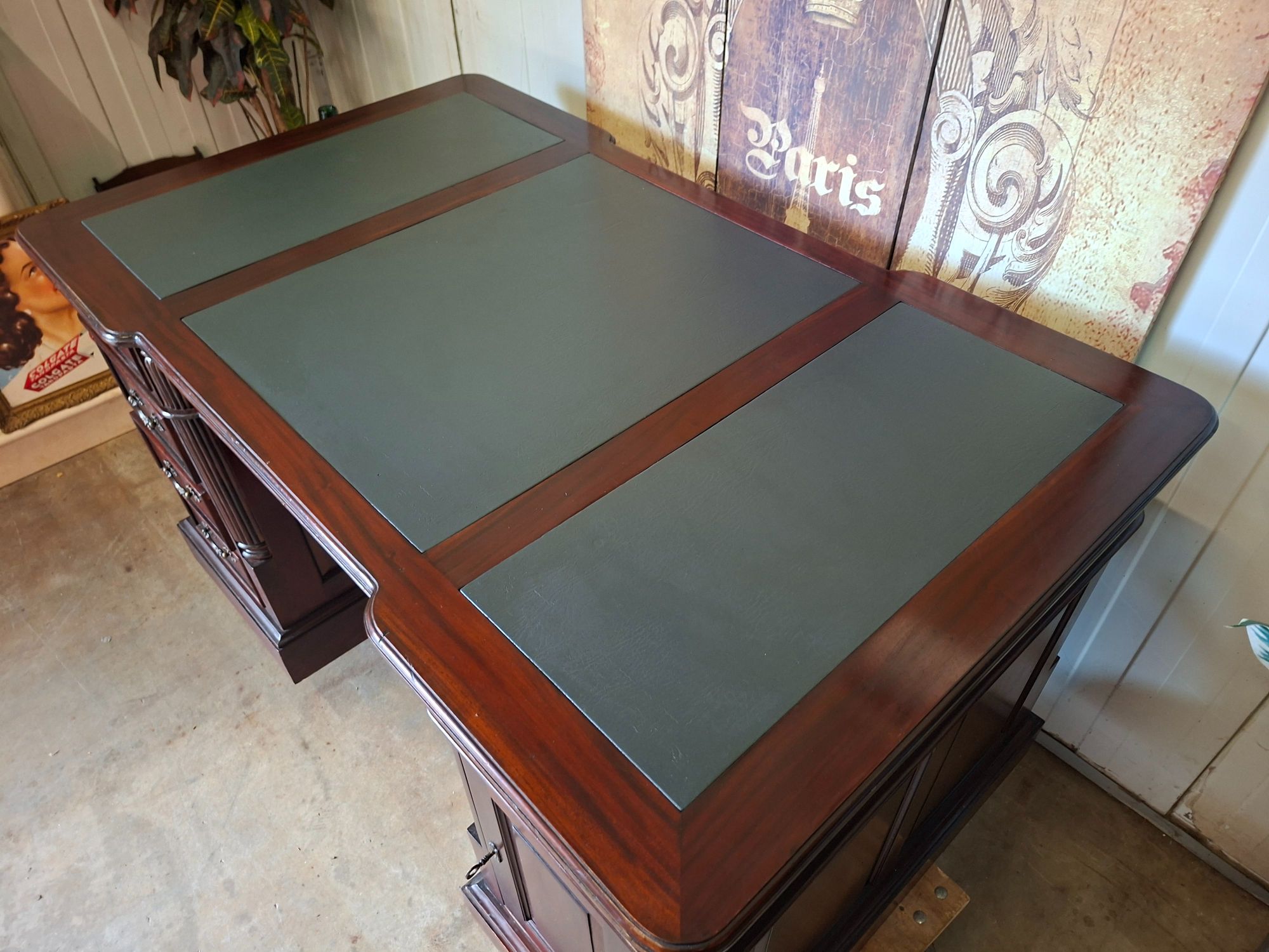 Klassieke Engels Dubbelzijdig Bureau, Schrijftafel, Partnerdesk Kast Afm.150x90cm En 80cm Hoog. image 6