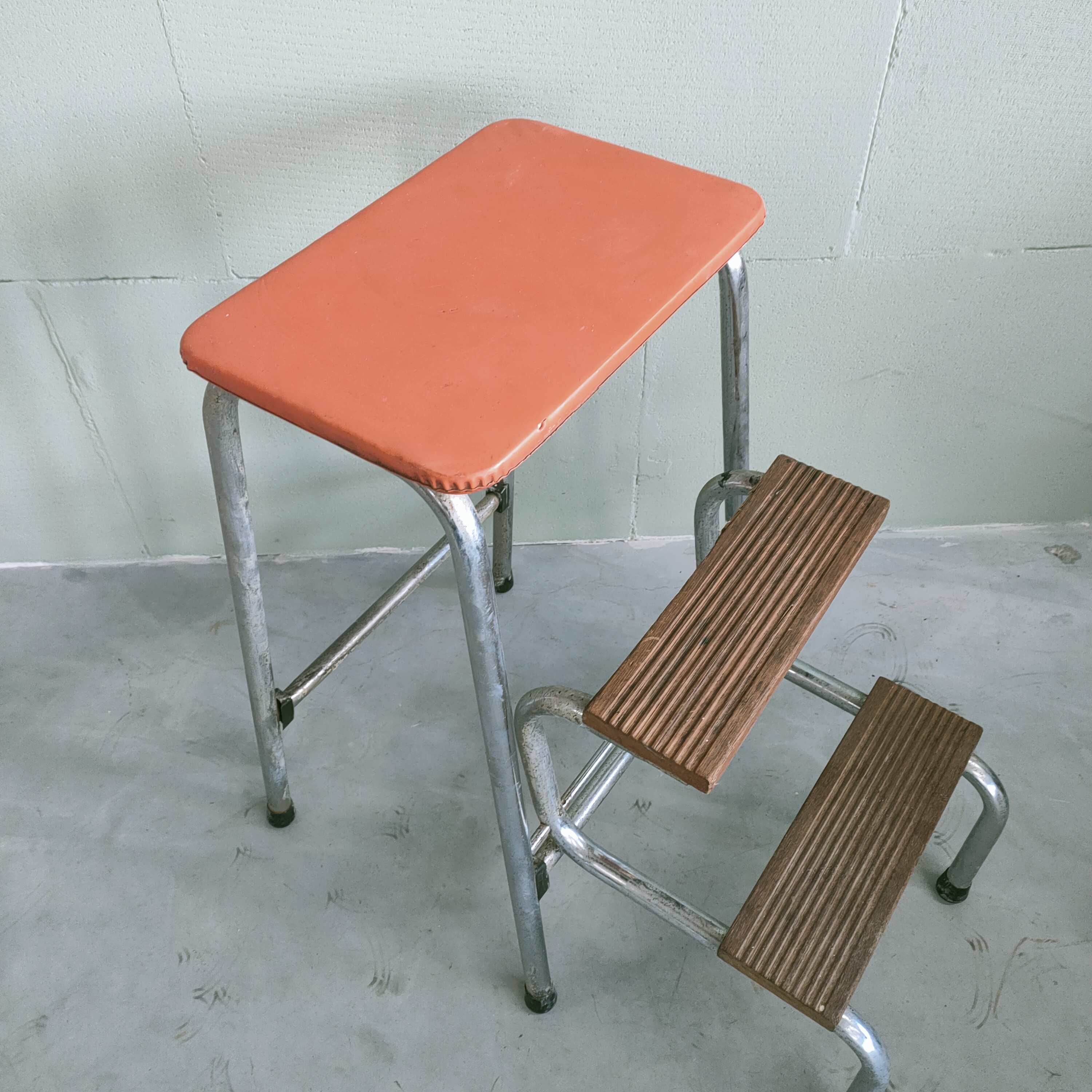 Brabantia Keukenkruk/Trapje Met Oranje Skai Leer, Nederland 1960 image 4