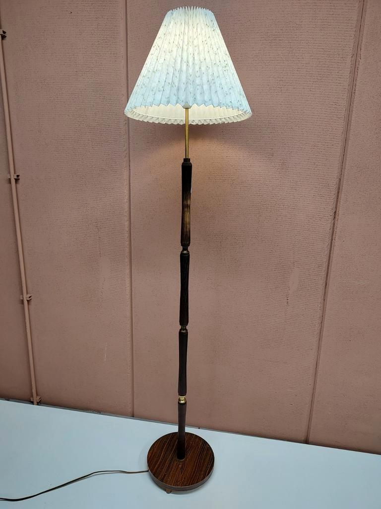 Elegante Staande Lamp Met Geplooide Kap image 17
